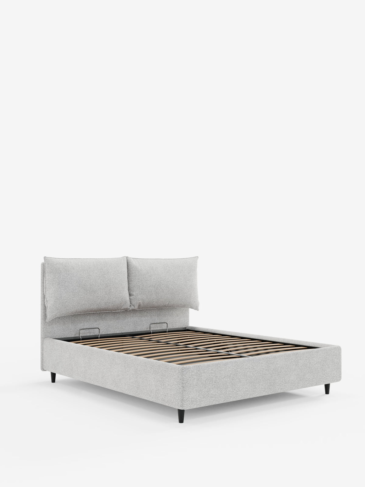 Un moderno letto imbottito ZAYRON con contenitore di Letti.store, realizzato in tessuto grigio chiaro certificato Oeko-Tex®, con due cuscini imbottiti regolabili sulla testata, gambe affusolate nere e doghe in legno per il sostegno del materasso, raffigurato su uno sfondo bianco.