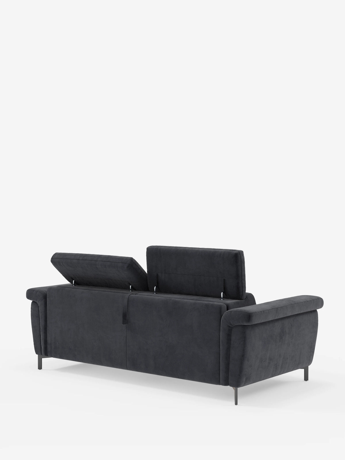 Il divano letto di design Capri di Divani.Store è ripreso nella vista posteriore, che mette in risalto i due poggiatesta regolabili, gli ampi braccioli e le sottili gambe nere. Realizzato con maestria secondo la tradizione della manifattura italiana, questo divano grigio scuro è rivestito in un raffinato tessuto smacchiabile T30 effetto velluto e si staglia con eleganza su uno sfondo bianco a tinta unita.