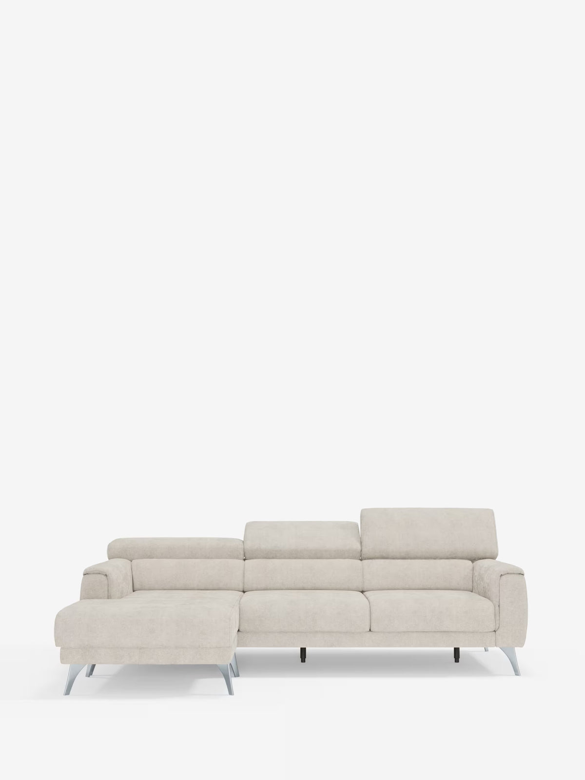 Il divano angolare Caravaggio con penisola e sedute scorrevoli in tessuto smacchiabile T31 di Divani.Store è un moderno divano componibile beige con gambe in metallo e una chaise longue allungata sul lato sinistro, che spicca su uno sfondo bianco a tinta unita. Caratterizzato da linee pulite, morbidi cuscini, poggiatesta regolabili e ampie sedute scorrevoli per un comfort personalizzabile.