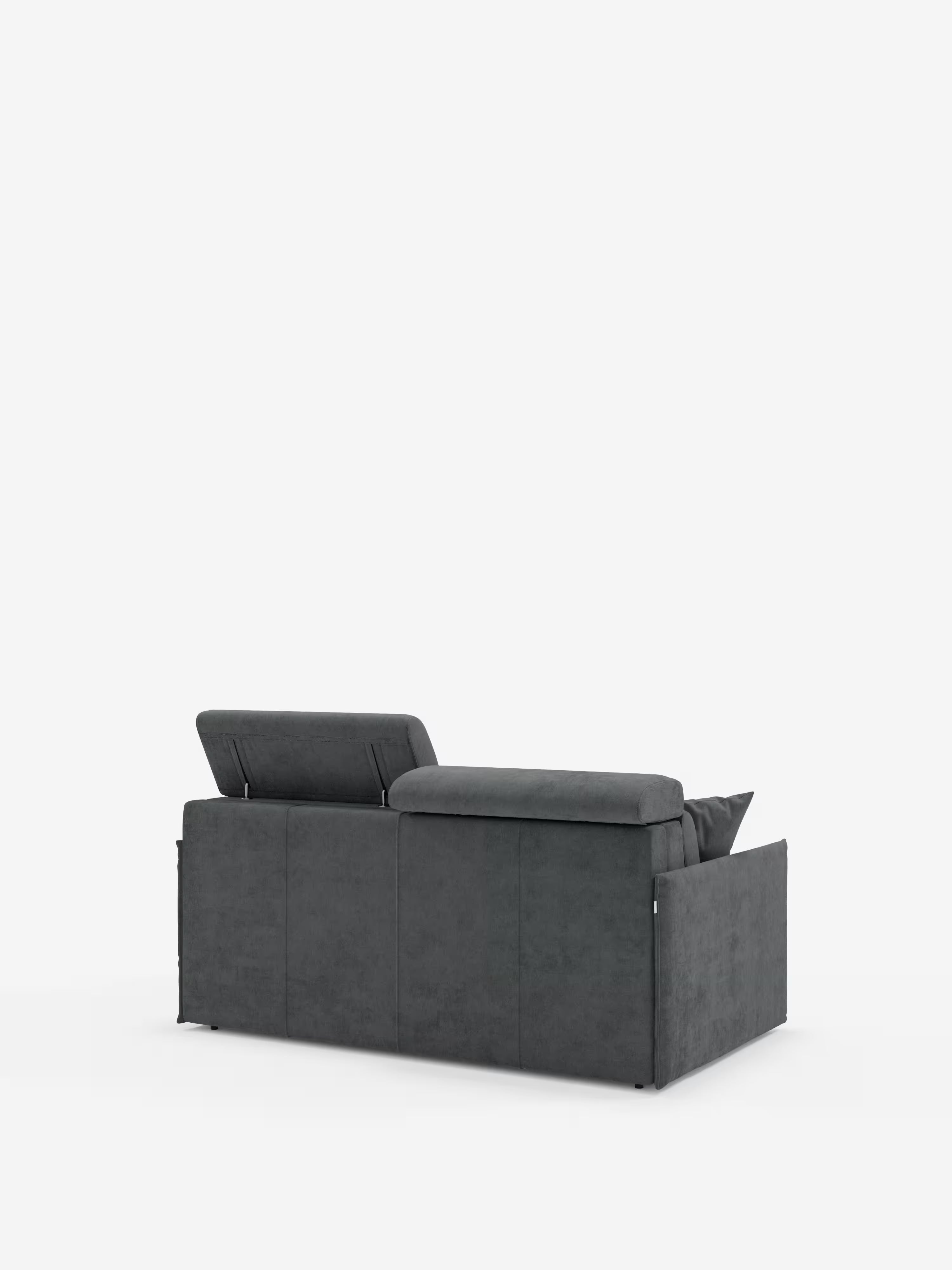 Il divano letto Miryam con poggiatesta reclinabili e comfort maxi di Divani.Store è ripreso di retro su uno sfondo bianco. Il suo design compatto, realizzato in morbido tessuto smacchiabile T31 grigio scuro, esalta uno stile minimal contemporaneo, con il poggiatesta del sedile sinistro sollevato e lo schienale del sedile destro disteso. Le linee pulite e i cuscini soffici ne sottolineano il fascino moderno.