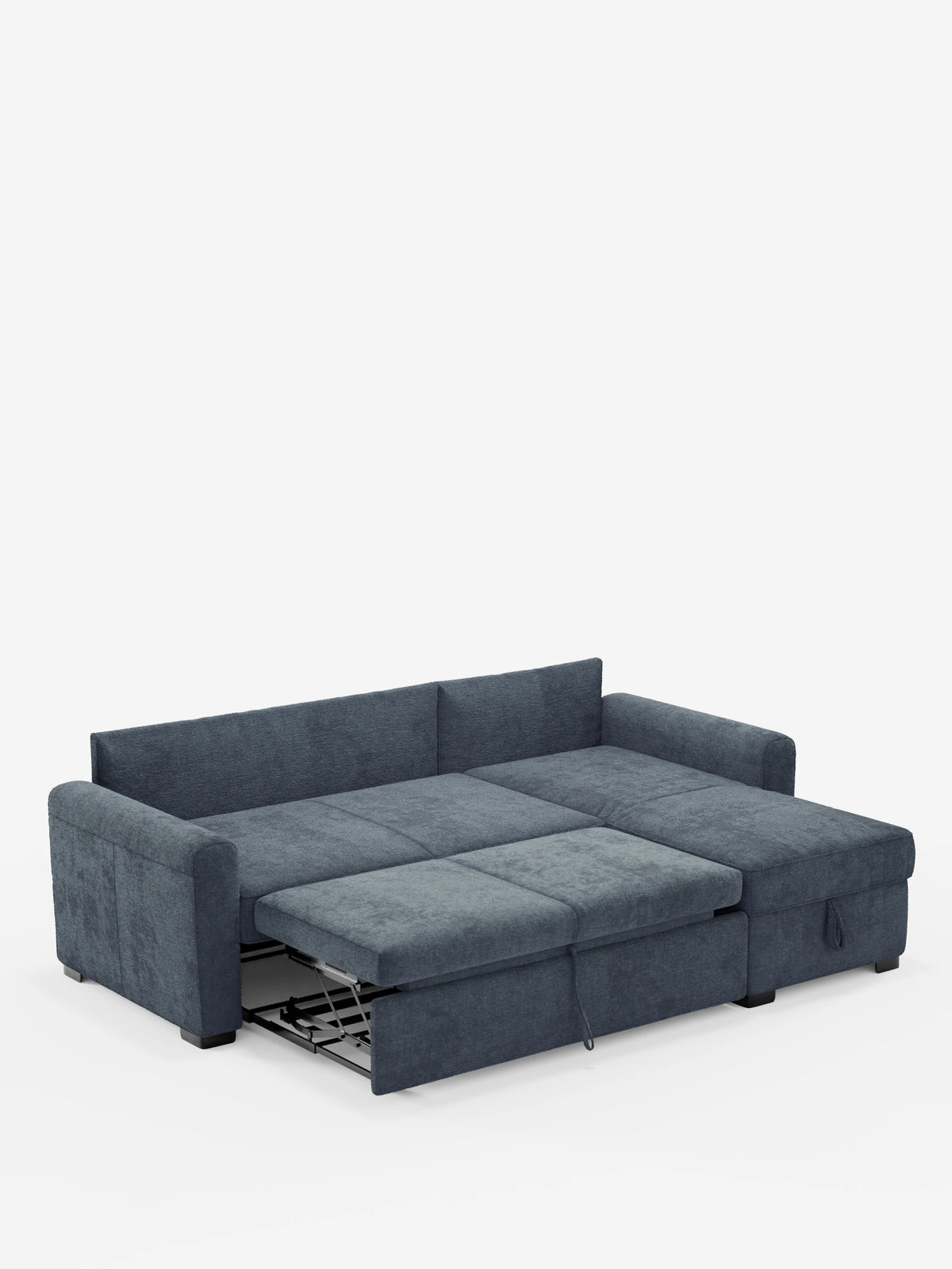 Un divano letto Ottaviano blu scuro con letto estraibile – penisola reversibile e contenitore in tessuto materico smacchiabile, con la sezione letto estesa, una chaise longue sul lato destro, su uno sfondo bianco a tinta unita.