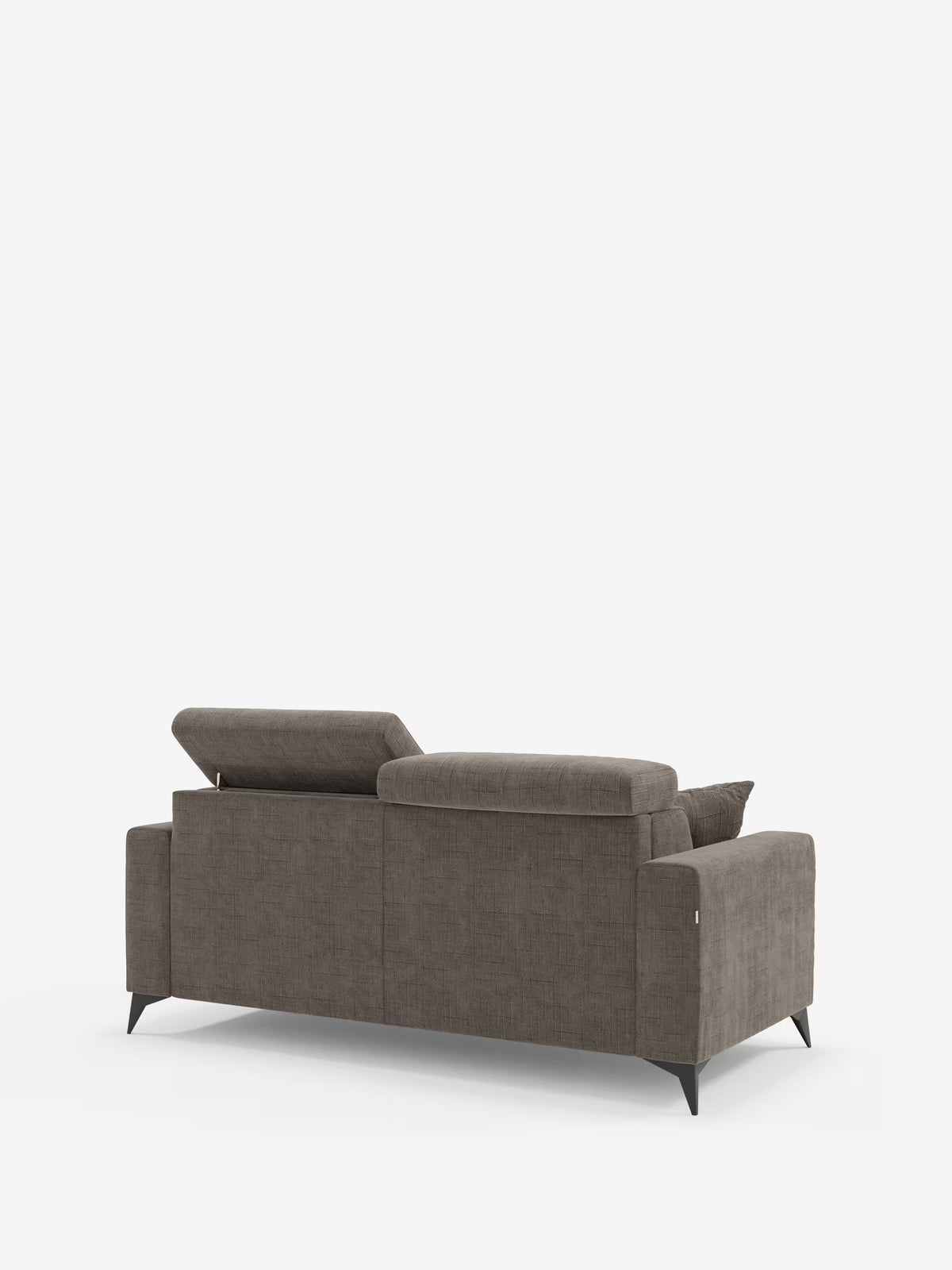 Un divano letto matrimoniale Pegaso in stile contemporaneo color marrone di Divani.Store, realizzato in tessuto jacquard T22 resistente alle macchie, è ripreso di retro su uno sfondo bianco. Caratterizzato da linee rettangolari pulite e gambe angolate nere, questo divano moderno presenta due poggiatesta regolabili — uno in posizione verticale e uno reclinato — che ne esaltano il design elegante.