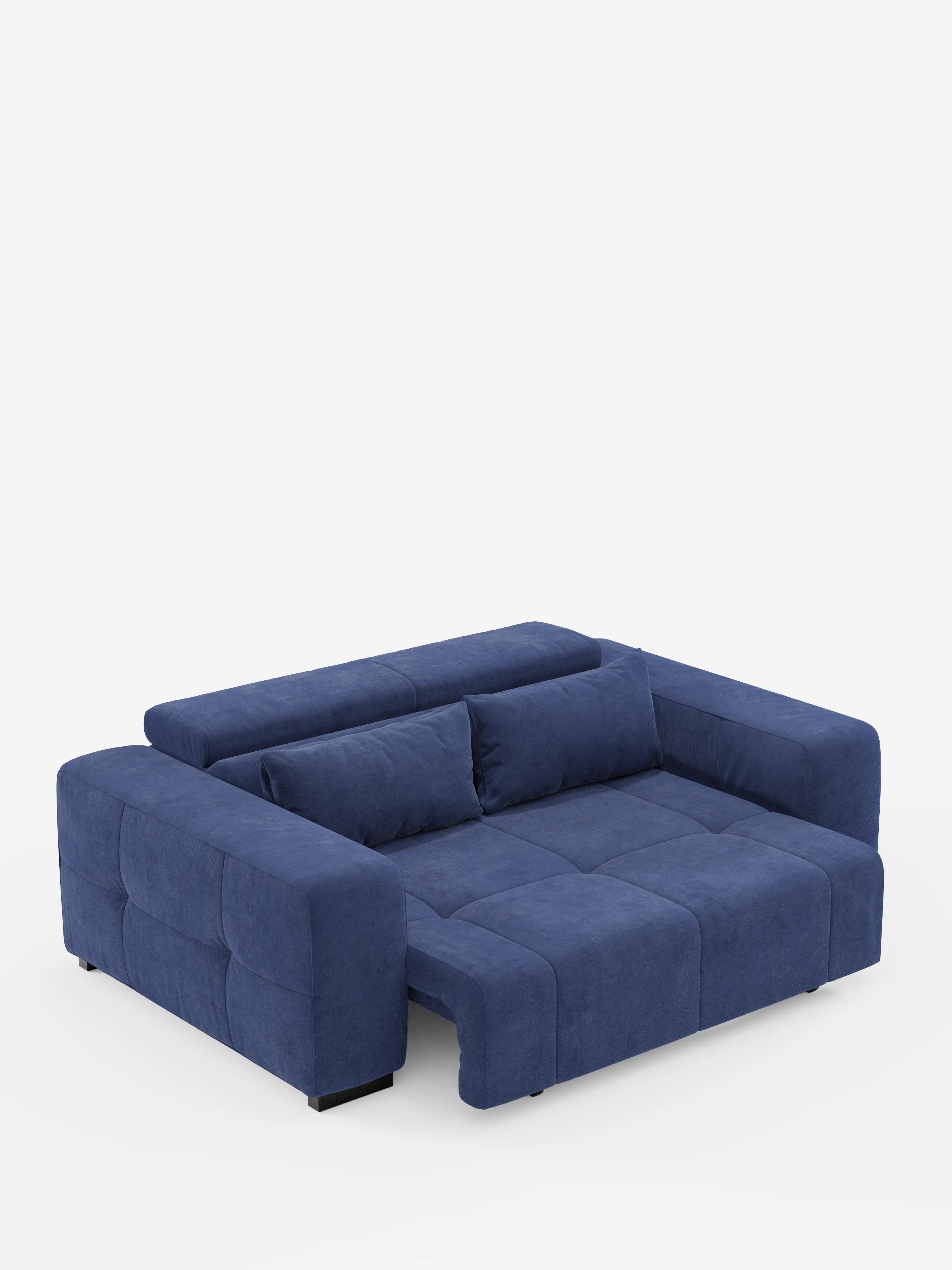 Il divano Monarch con funzione relax elettrica per l’allungamento delle sedute e poggiatesta reclinabile, realizzato in morbido tessuto smacchiabile T31 di Divani.Store, rivestito in velluto blu scuro, è esposto completamente disteso come letto su uno sfondo bianco a tinta unita. Questo divano dal design moderno presenta ampi braccioli, morbidi cuscini trapuntati e due cuscini dello schienale coordinati appoggiati al suo schienale basso.