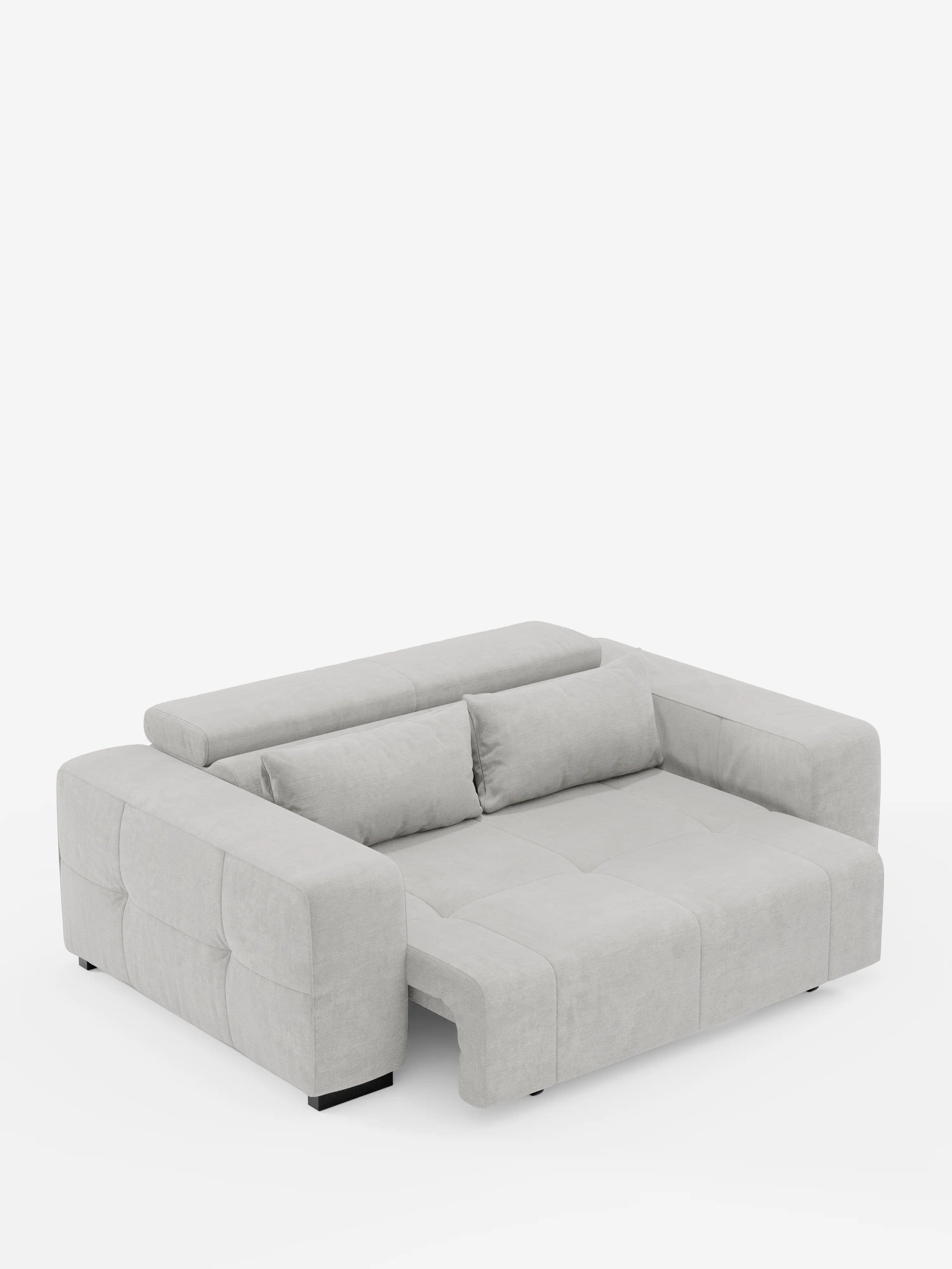 Un divano letto moderno, di colore grigio chiaro — il modello Monarch Divano con Relax Elettrico per l’allungamento delle sedute e poggiatesta reclinabile in tessuto morbido smacchiabile T31 di Divani.Store — è raffigurato nella configurazione da letto, su uno sfondo bianco a tinta unita. Questo elegante divano presenta due cuscini rettangolari coordinati appoggiati allo schienale basso, cuscini squadrati e ampi braccioli.
