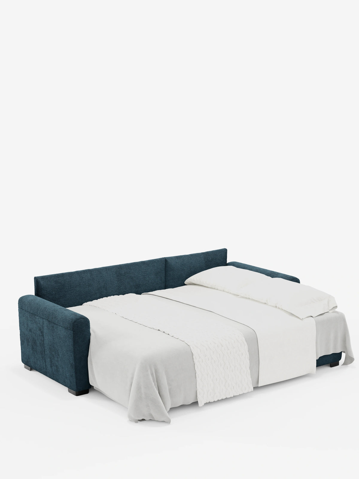 Un divano letto Ottaviano blu scuro con letto estraibile – penisola reversibile e contenitore in tessuto materico smacchiabile – viene trasformato in un letto matrimoniale piatto con lenzuola bianche e un cuscino su uno sfondo bianco.