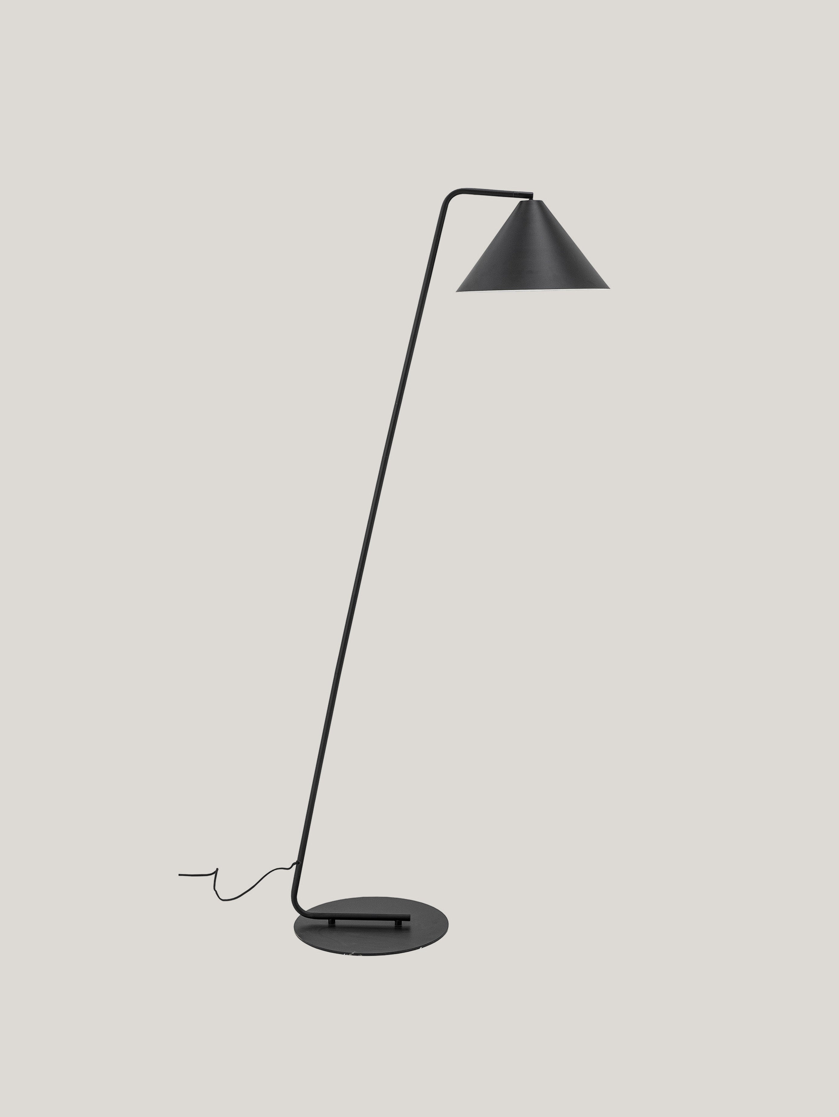 Latisha lampada da terra dallo stile nordico in metallo nero - divani.store
