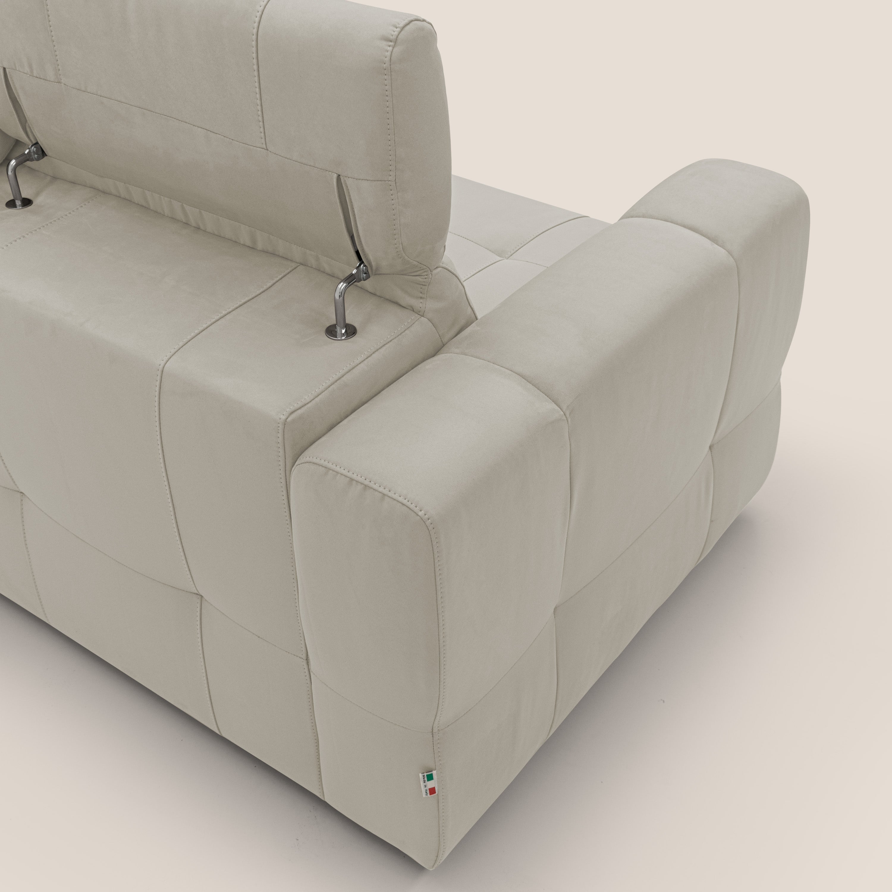 Kronos Divano angolare con pouf estraibile e penisola contenitore in microfibra impermeabile T11 panna - divani.store
