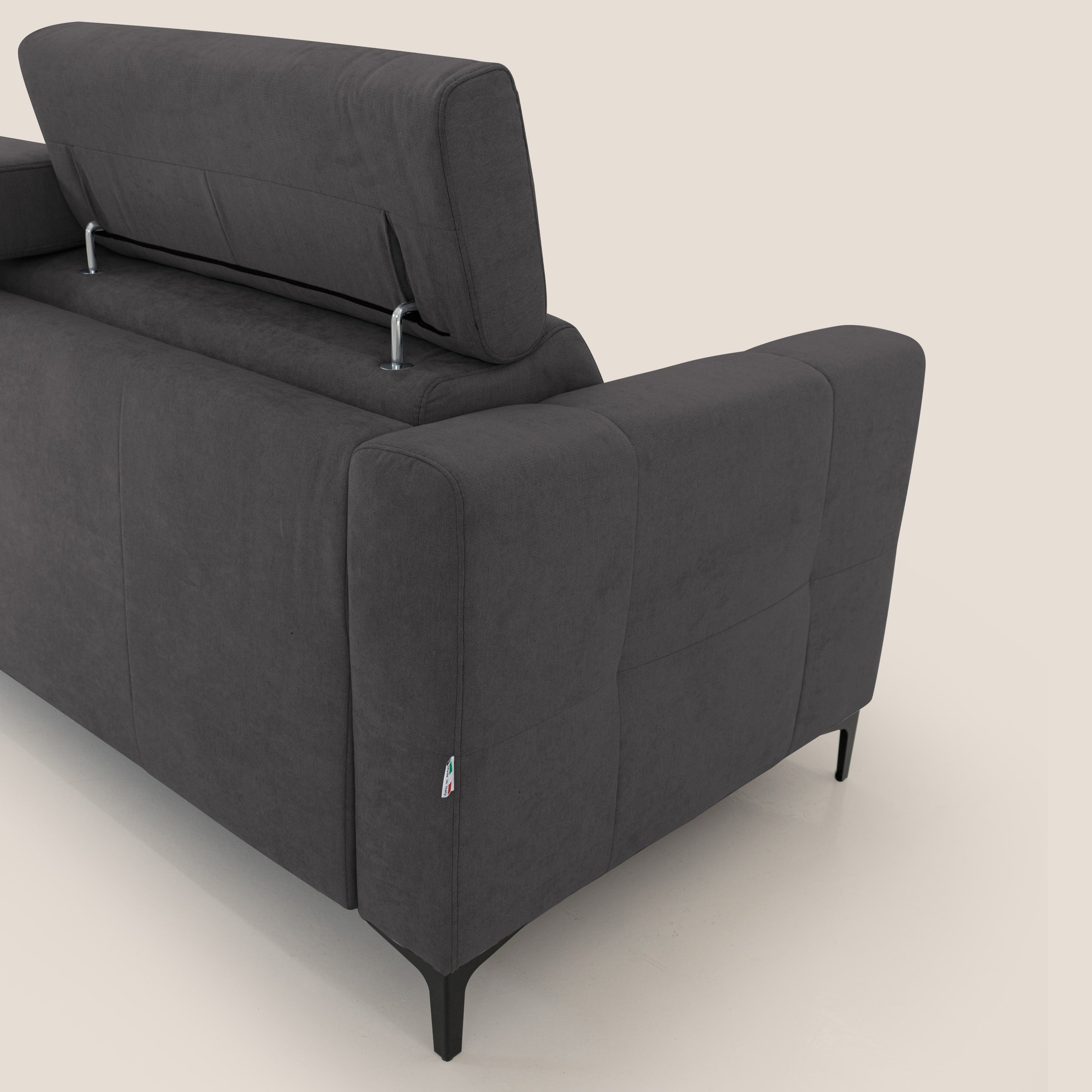 Gardenia divano letto materasso alto 18 cm con poggiatesta reclinabili e rivestimento impermeabile T02 nero - divani.store