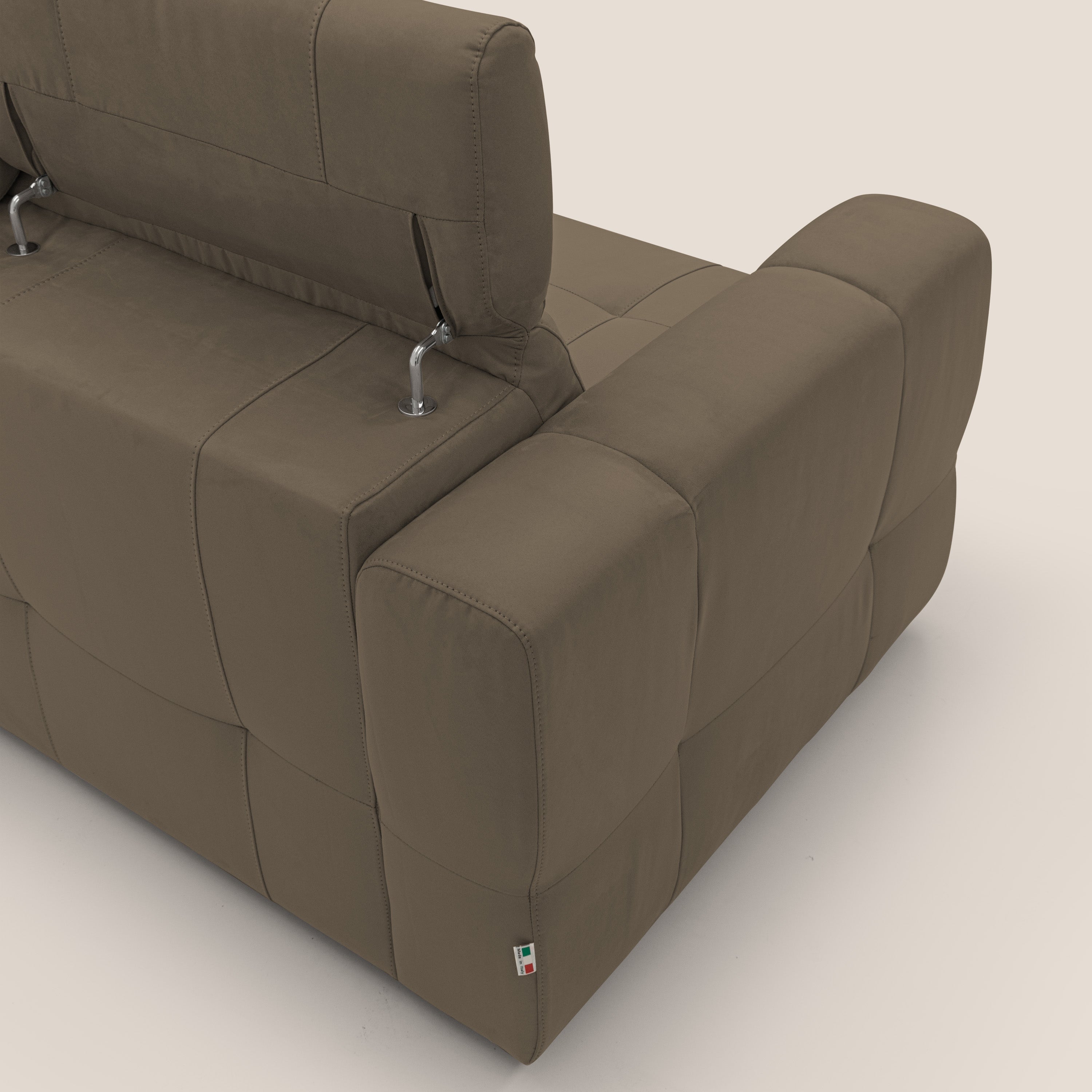 Kronos Divano angolare con pouf estraibile e penisola contenitore in microfibra impermeabile T11 marrone - divani.store