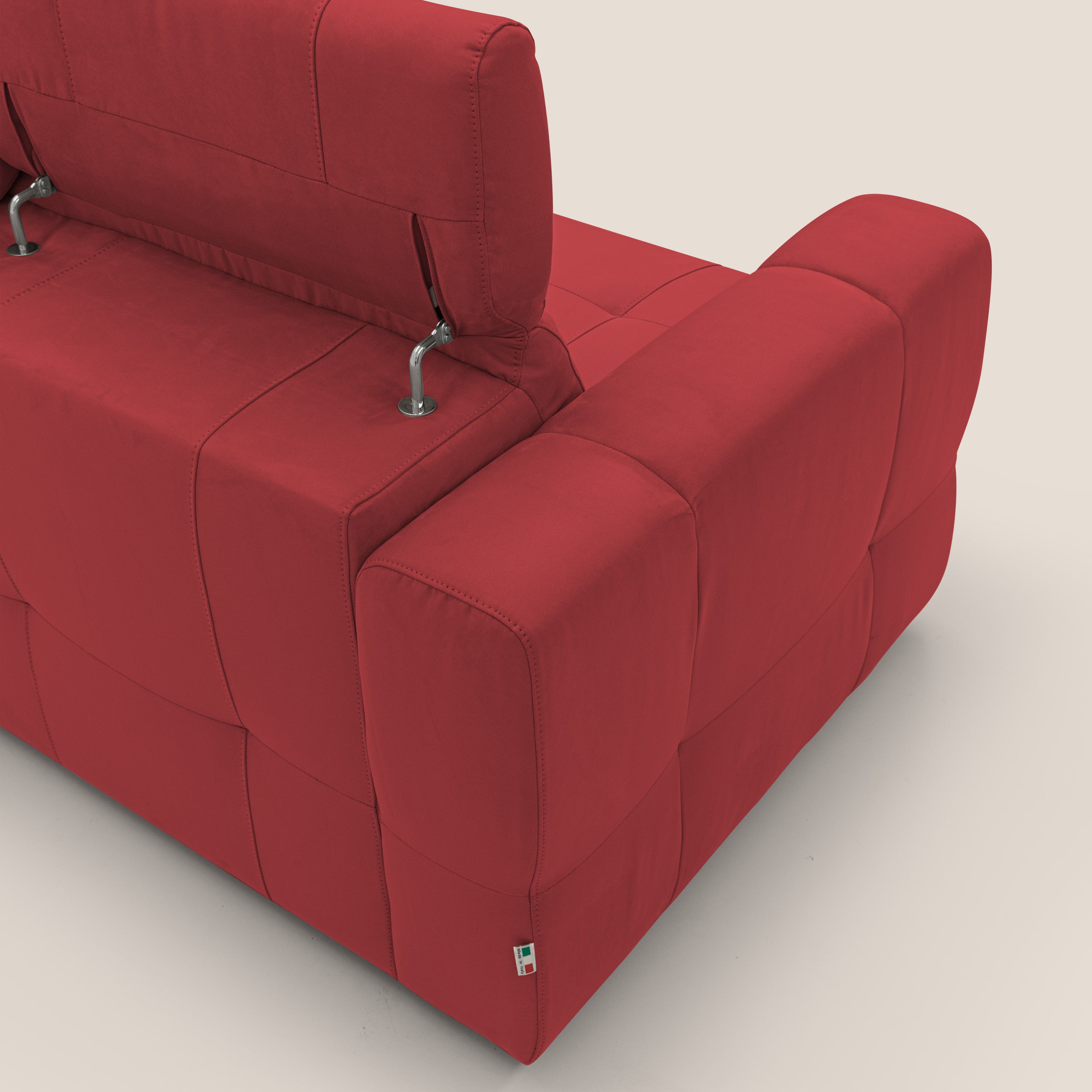 Kronos Divano angolare con poggiapiedi estraibile e pouf contenitore mobile in microfibra impermeabile T11 rosso - divani.store
