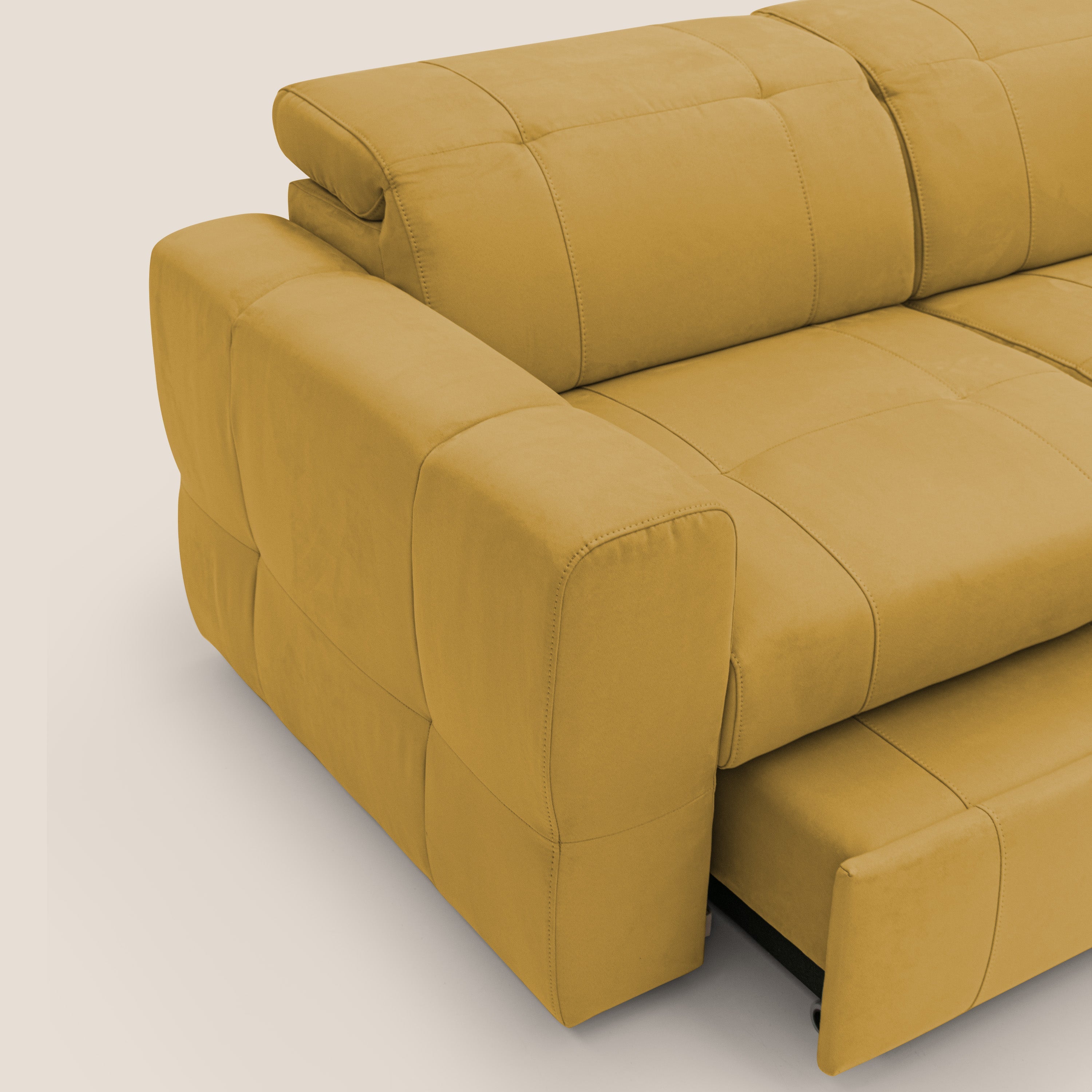 Kronos Divano con pouf estraibile poggiapiedi e poggiatesta reclinabili in morbida microfibra impermeabile T11 giallo - divani.store