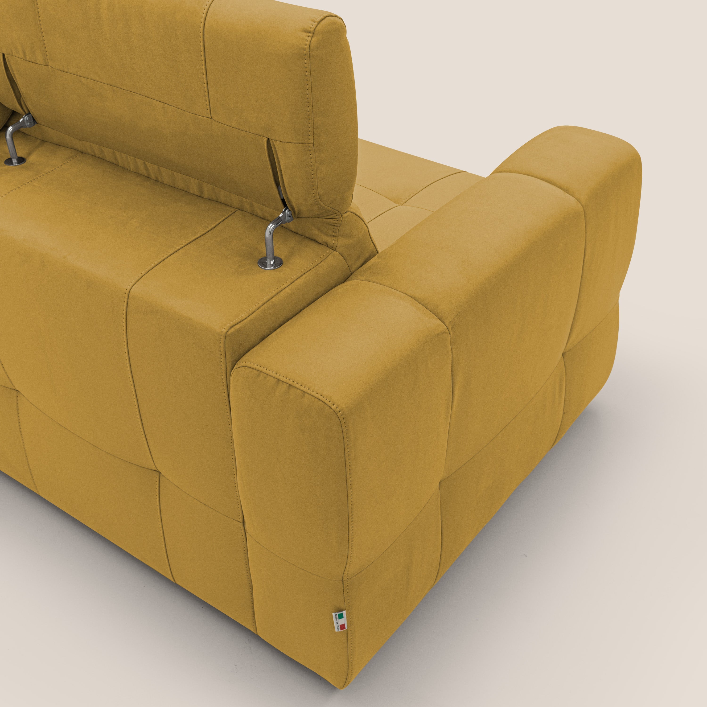 Kronos Divano con pouf estraibile poggiapiedi e poggiatesta reclinabili in morbida microfibra impermeabile T11 giallo - divani.store
