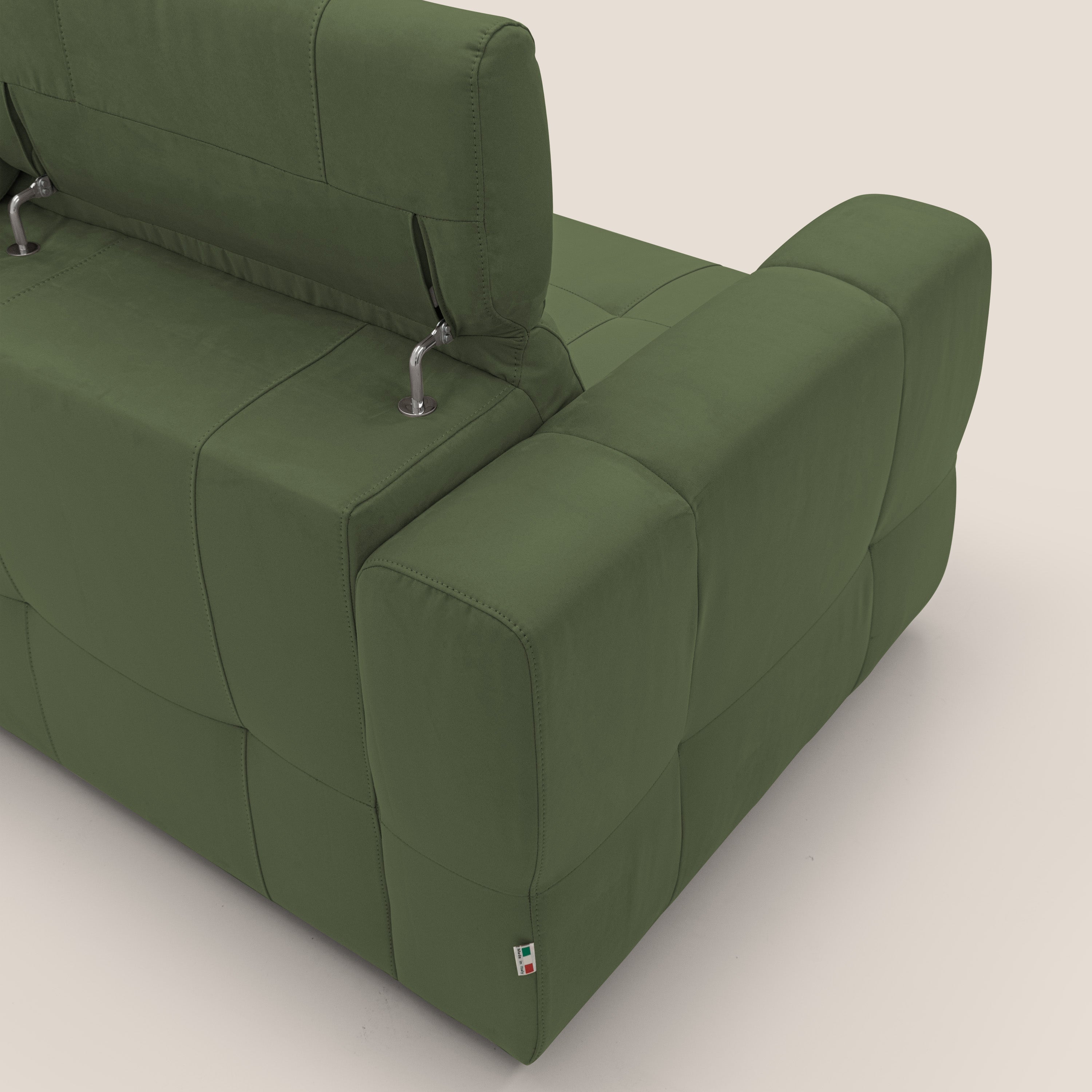 Kronos Divano angolare con poggiapiedi estraibile e pouf contenitore mobile in microfibra impermeabile T11 verde - divani.store