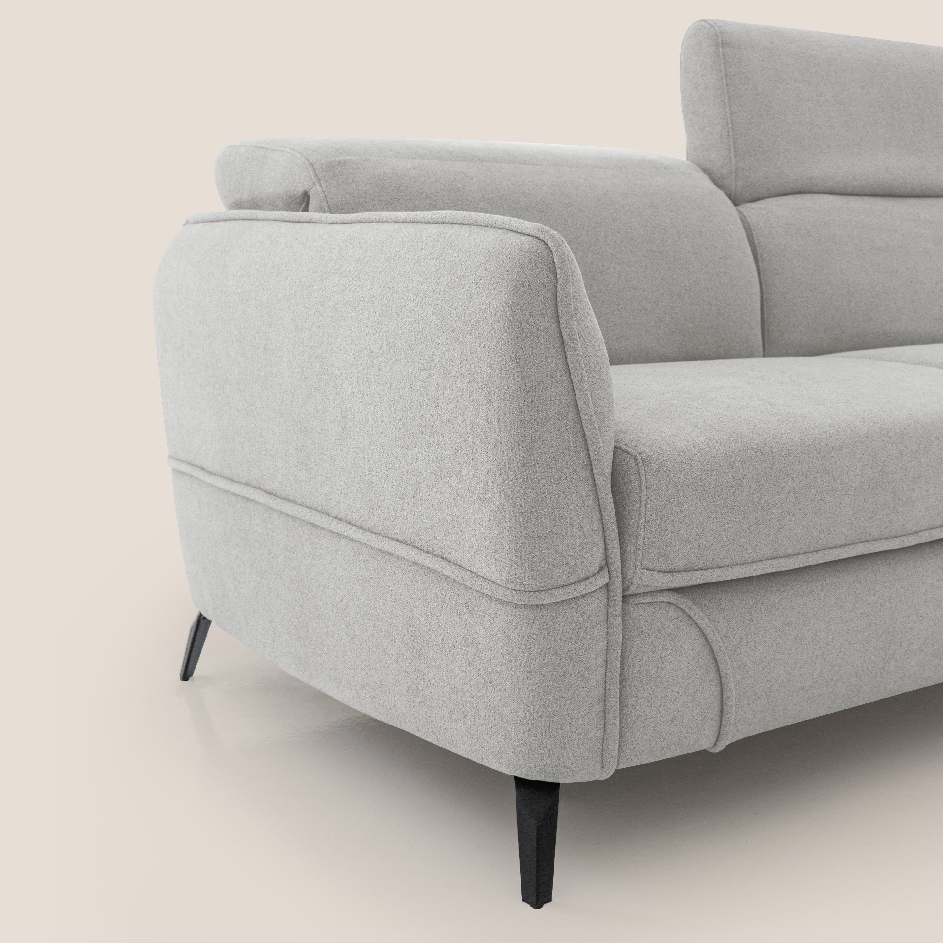 Bloom Divano con poggiapiedi estraibile piedini alti e poggiatesta reclinabili in tessuto bouclé impermeabile T07 grigio - divani.store