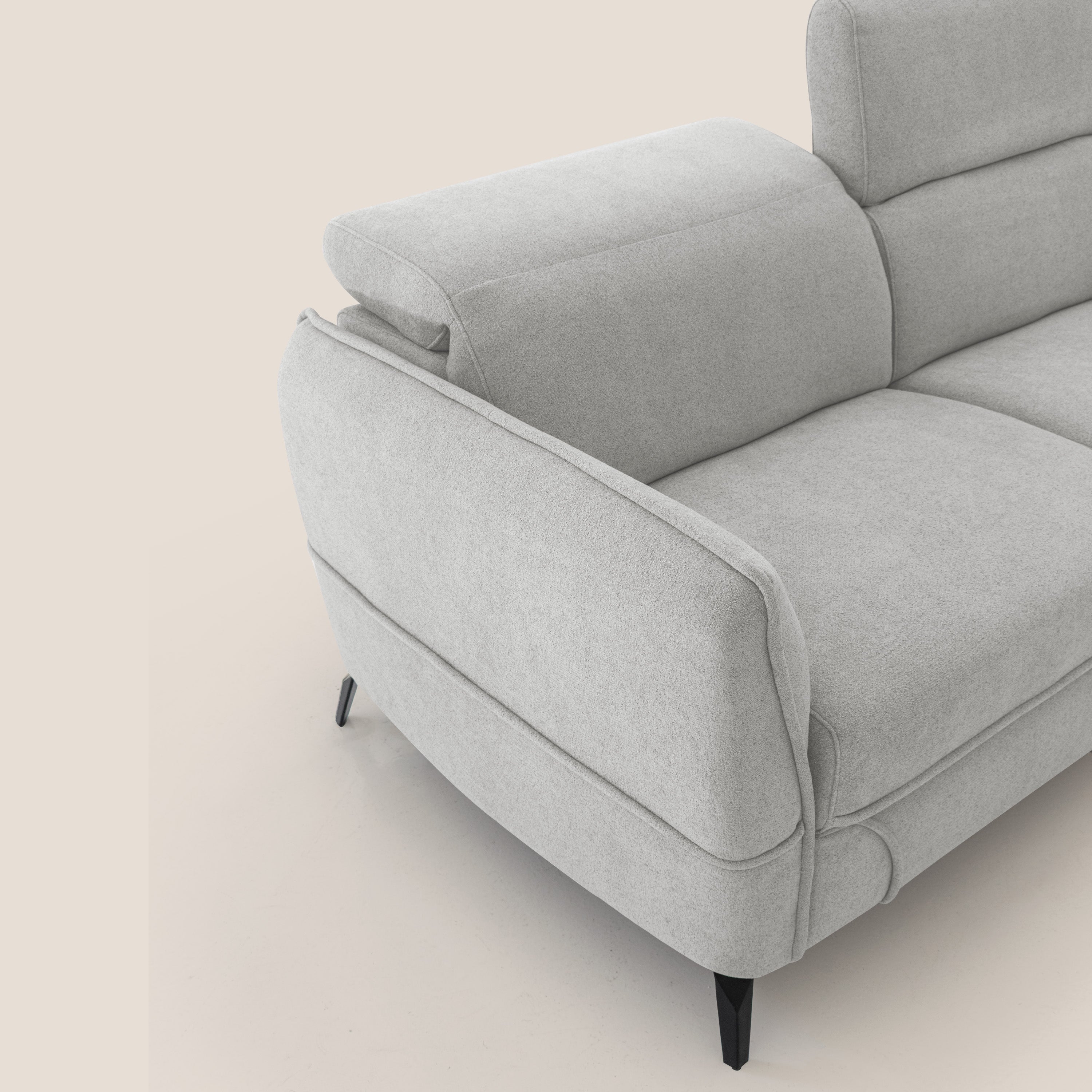 Bloom Divano con poggiapiedi estraibile piedini alti e poggiatesta reclinabili in tessuto bouclé impermeabile T07 grigio - divani.store
