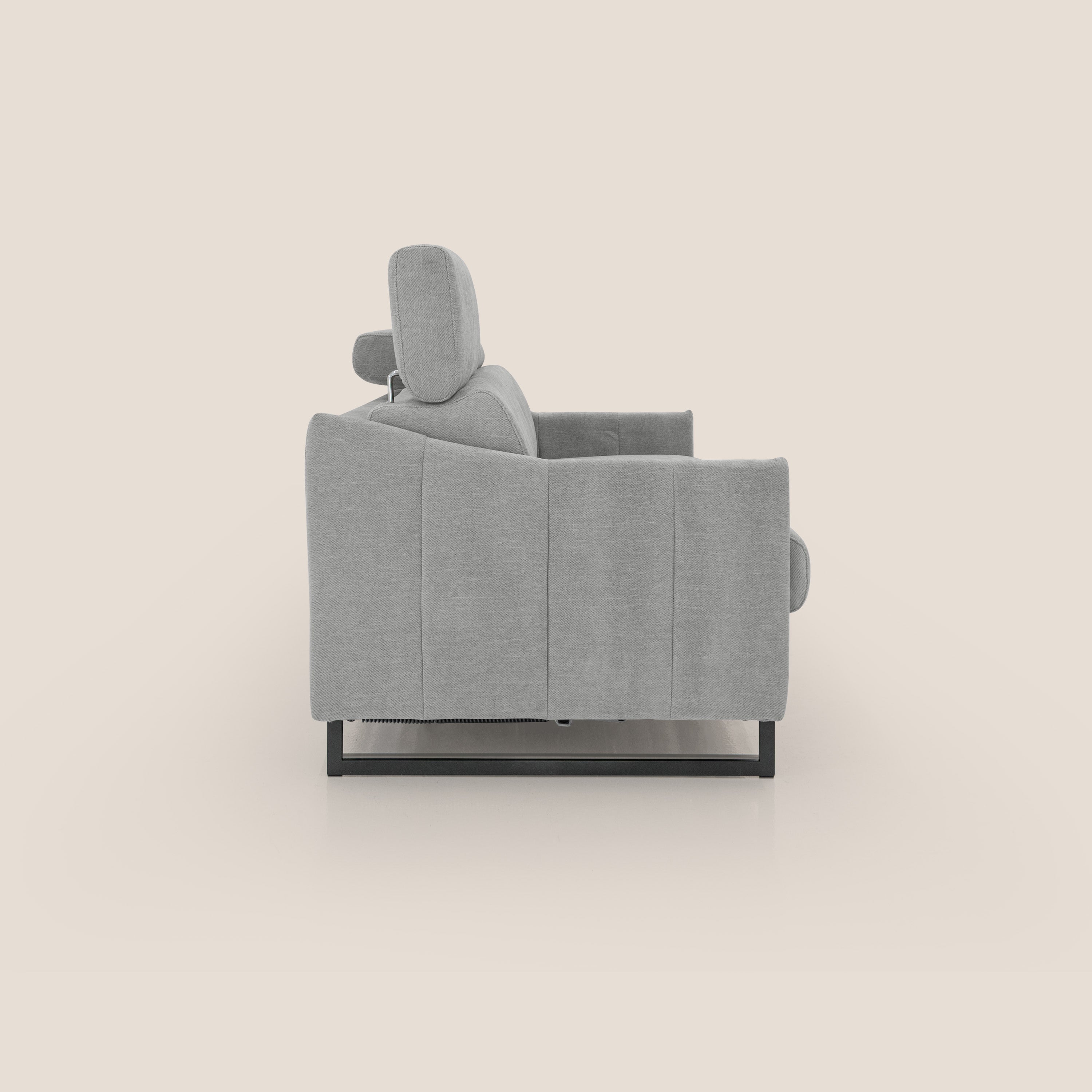 Loto divano letto salvaspazio materasso H18 cm con piedi alti in morbido tessuto impermeabile T14 grigio chiaro - divani.store