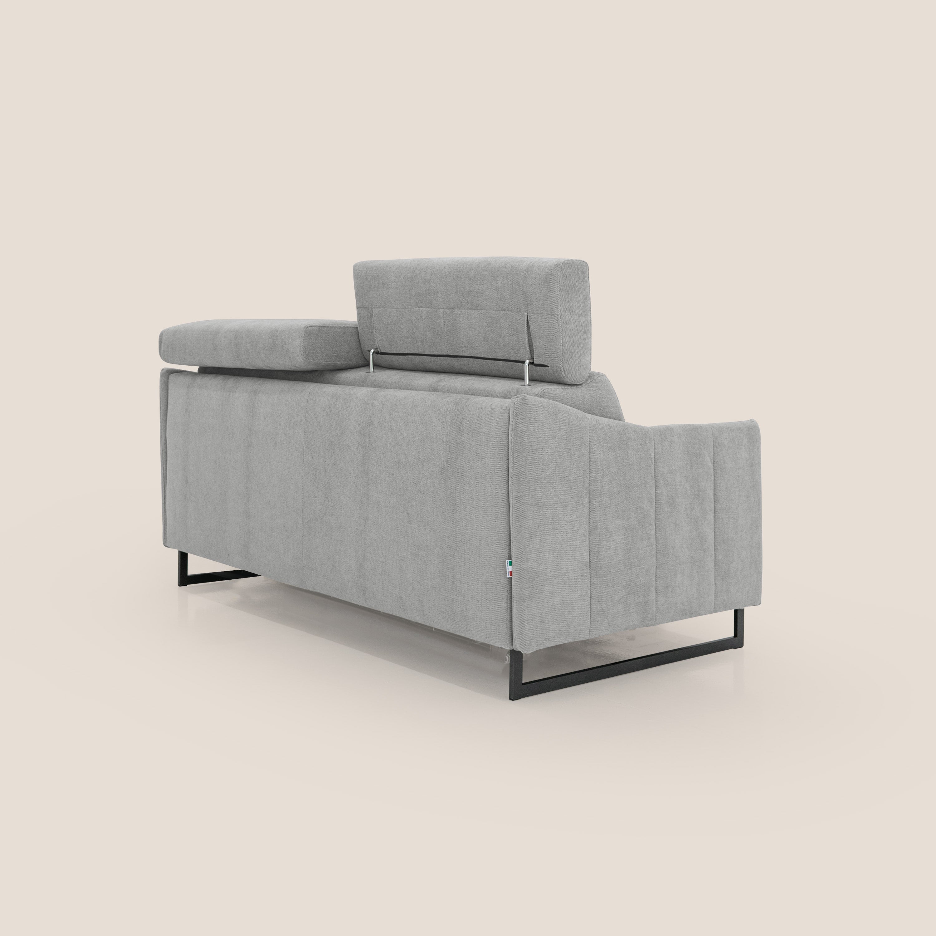 Loto divano letto salvaspazio materasso H18 cm con piedi alti in morbido tessuto impermeabile T14 grigio chiaro - divani.store