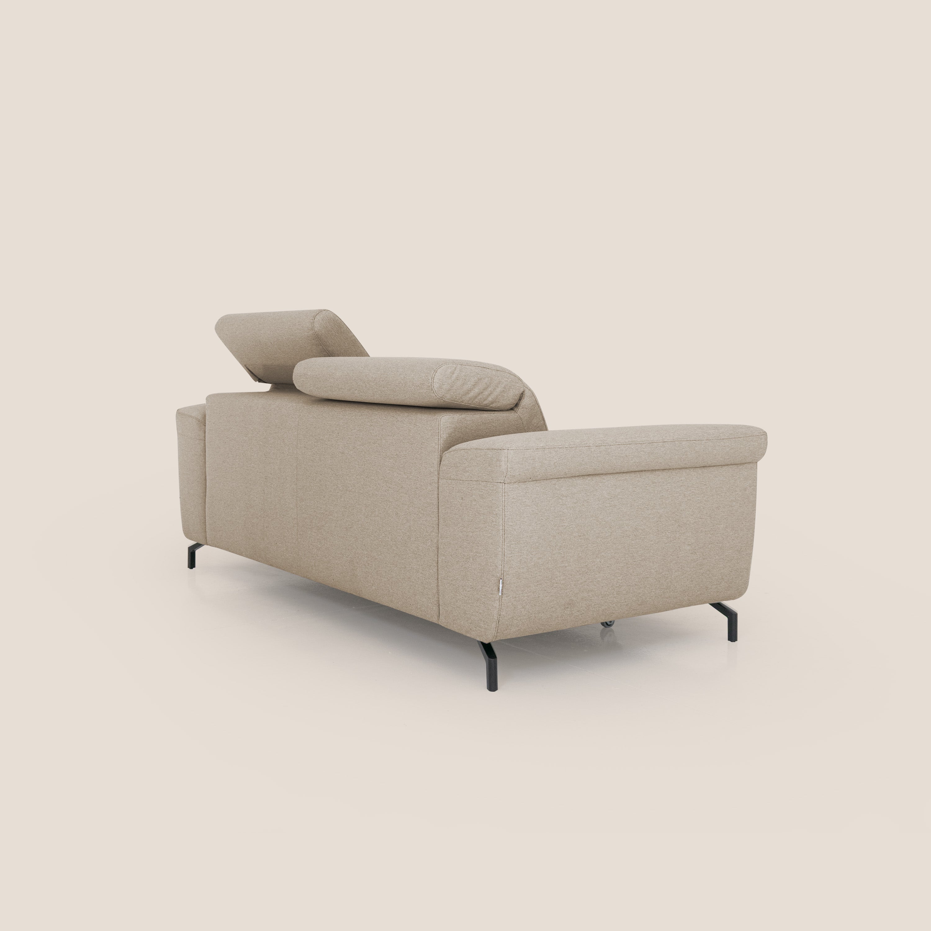 Aisha Divano con poggiapiedi estraibile piedini alti e poggiatesta reclinabili in tessuto Smacchiabile T05 beige - divani.store