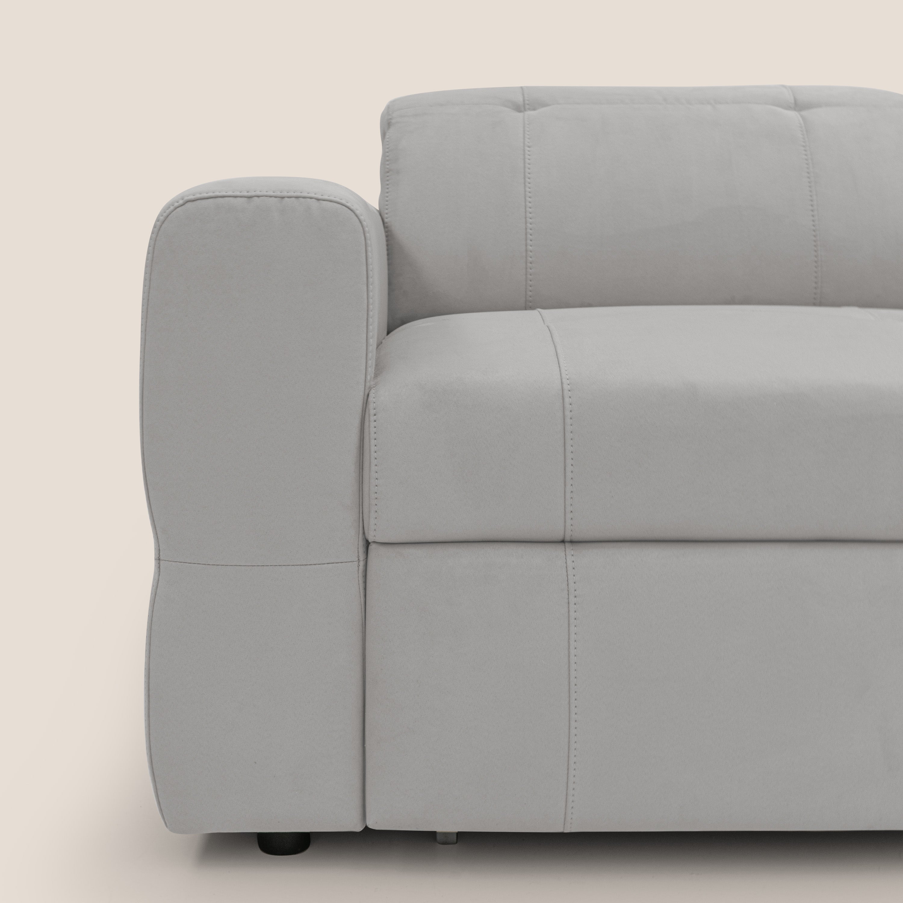 Kronos Divano angolare con poggiapiedi estraibile e pouf contenitore mobile in microfibra impermeabile T11 grigio chiaro - divani.store