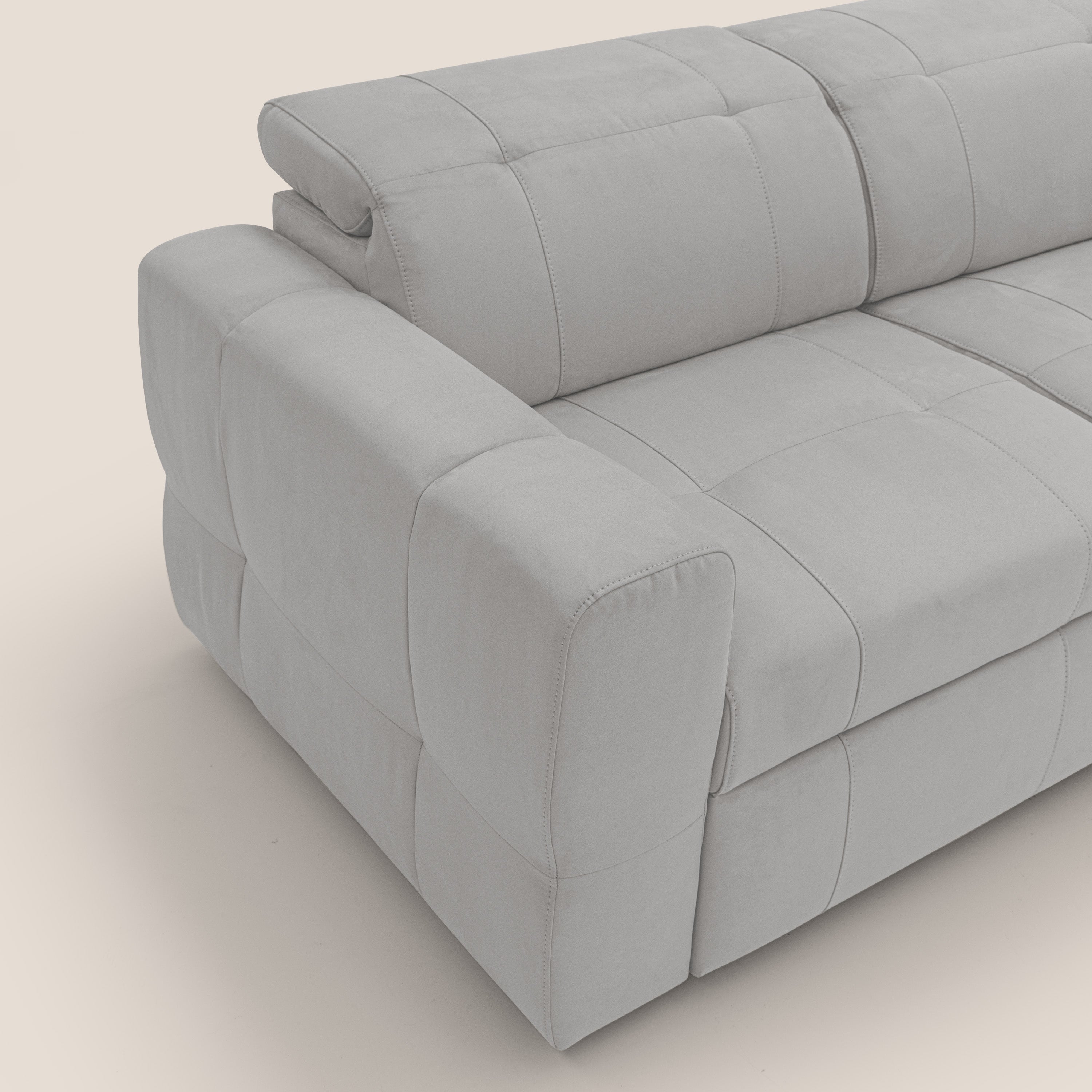 Kronos Divano angolare con poggiapiedi estraibile e pouf contenitore mobile in microfibra impermeabile T11 grigio chiaro - divani.store