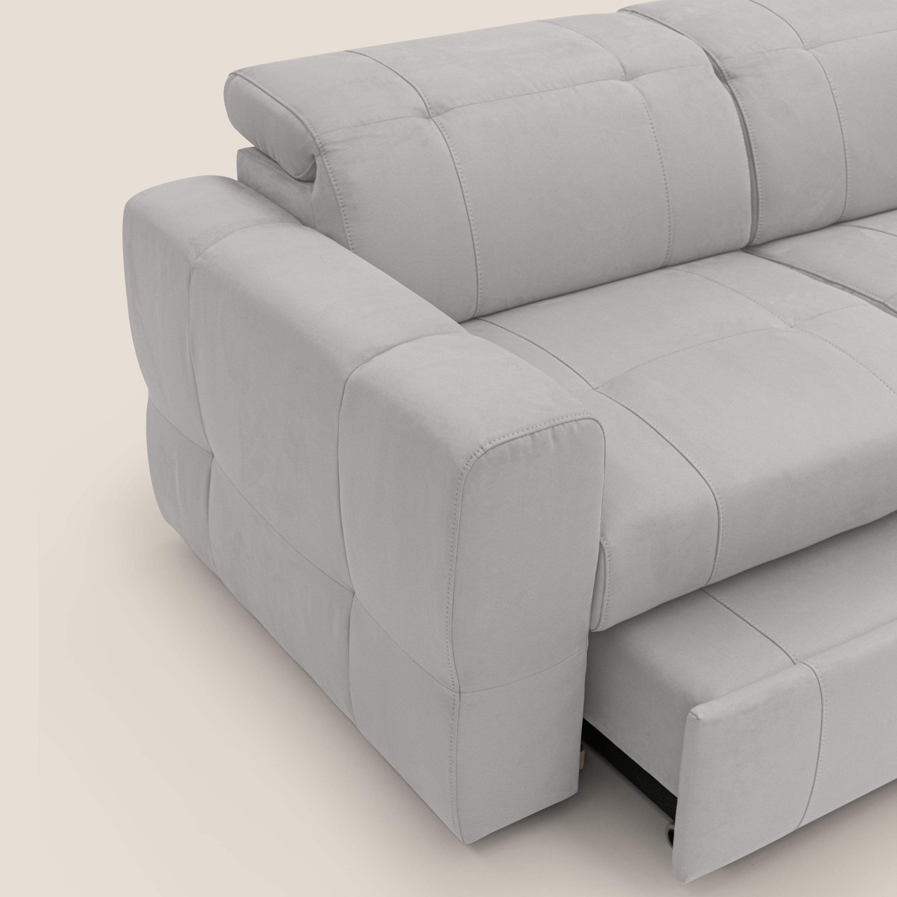 Kronos Divano angolare con poggiapiedi estraibile e pouf contenitore mobile in microfibra impermeabile T11 grigio chiaro - divani.store