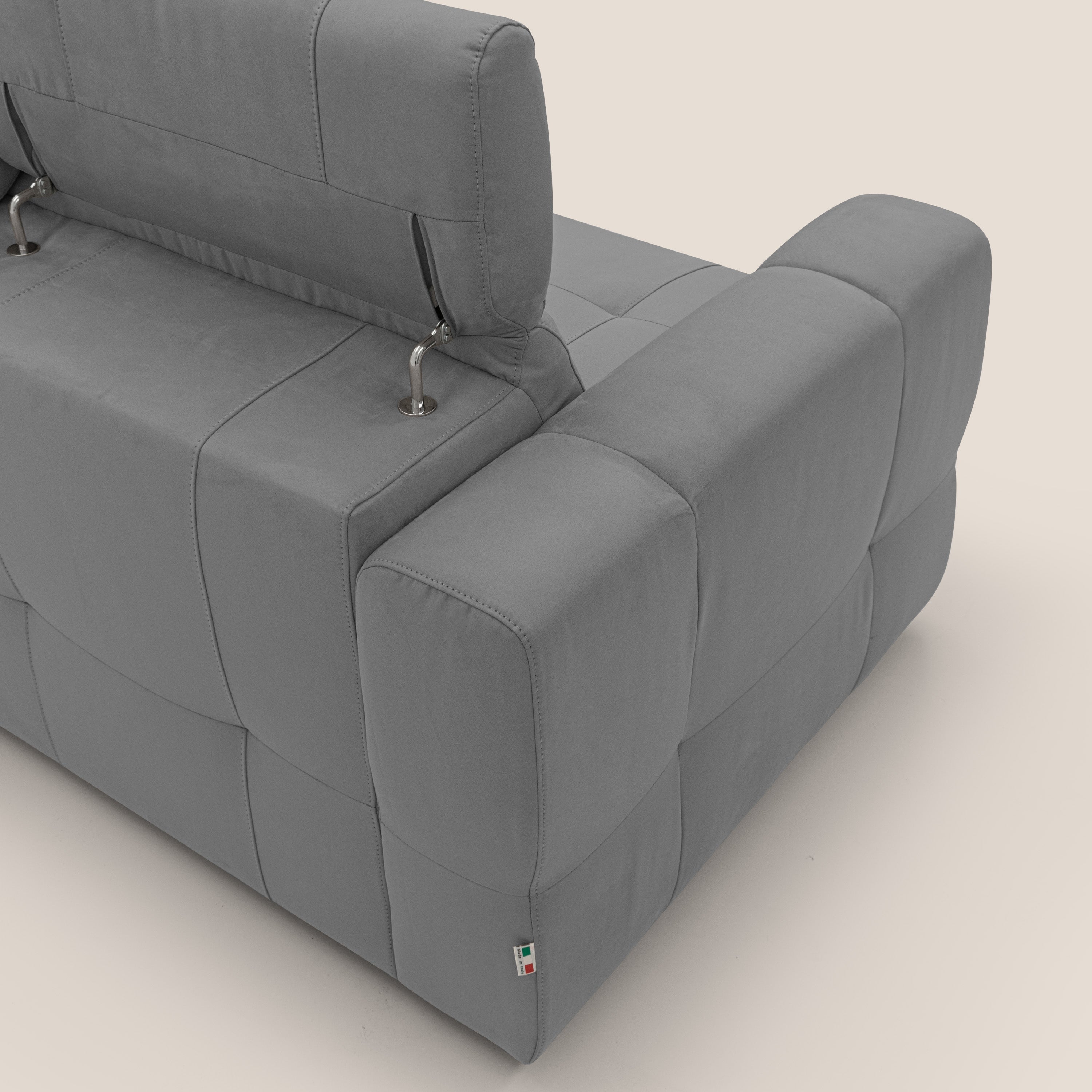 Kronos Divano angolare con poggiapiedi estraibile e pouf contenitore mobile in microfibra impermeabile T11 grigio - divani.store