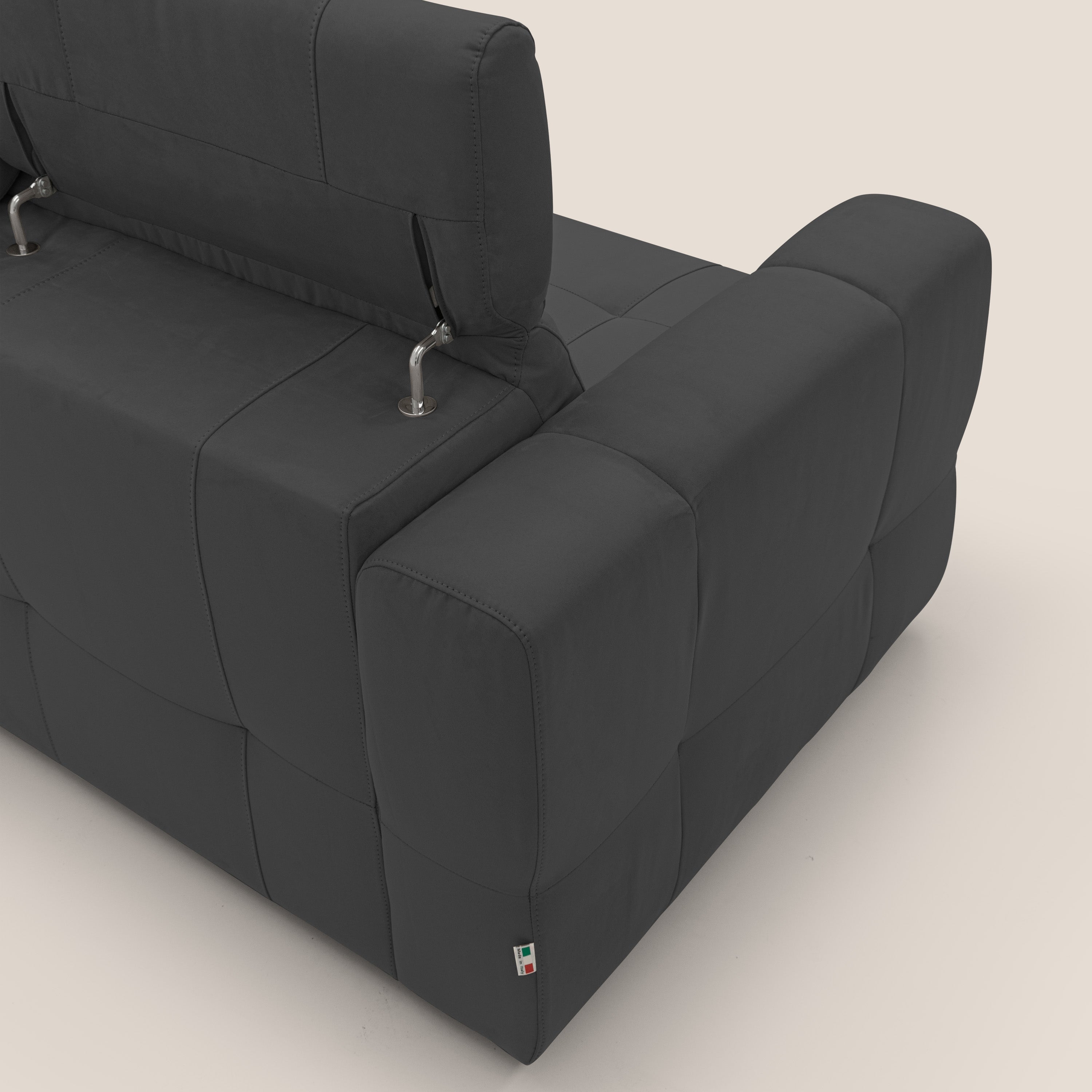Kronos Divano angolare con poggiapiedi estraibile e pouf contenitore mobile in microfibra impermeabile T11 nero - divani.store