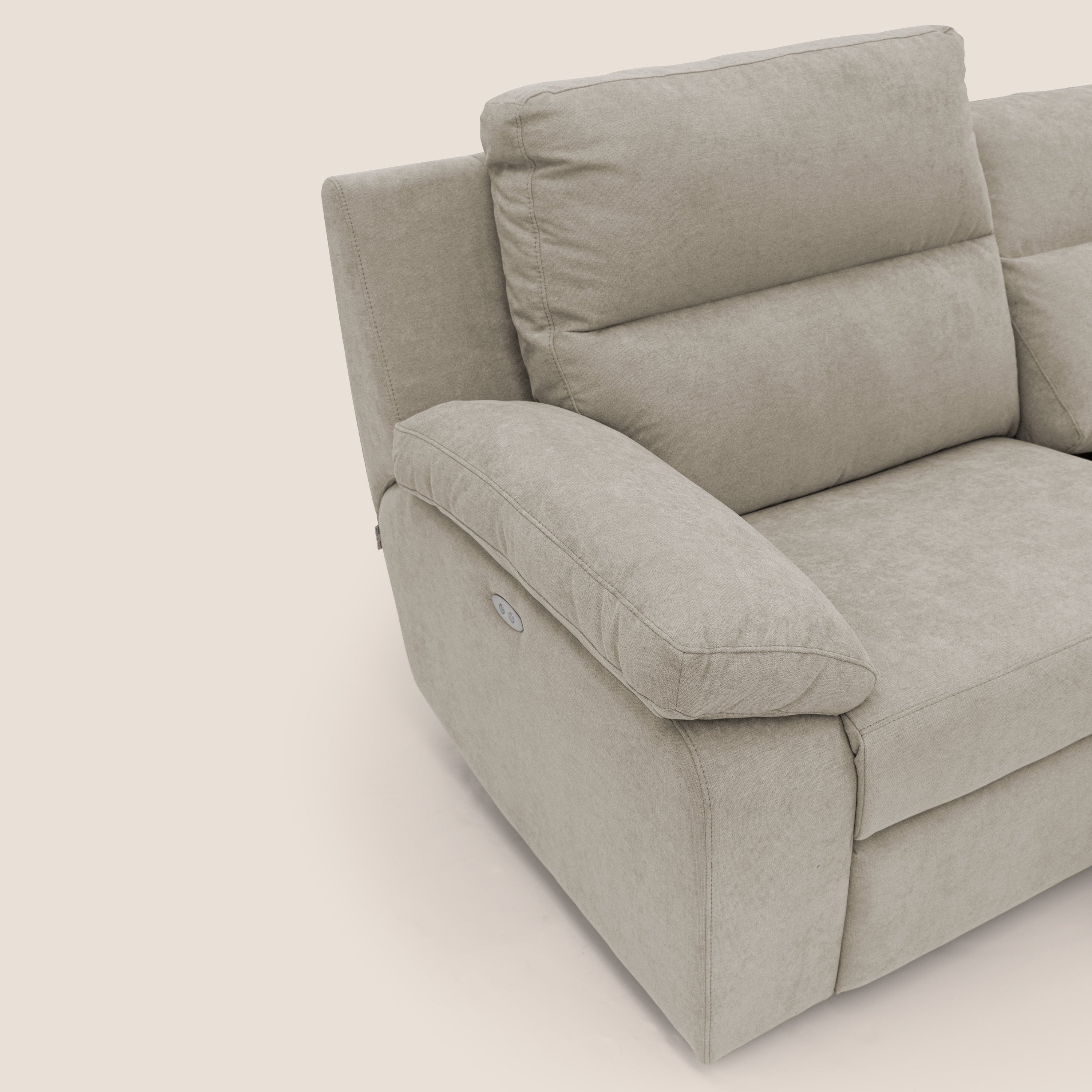 Romeo Divano relax con recliner elettrico in morbido tessuto impermeabile T02 panna - divani.store