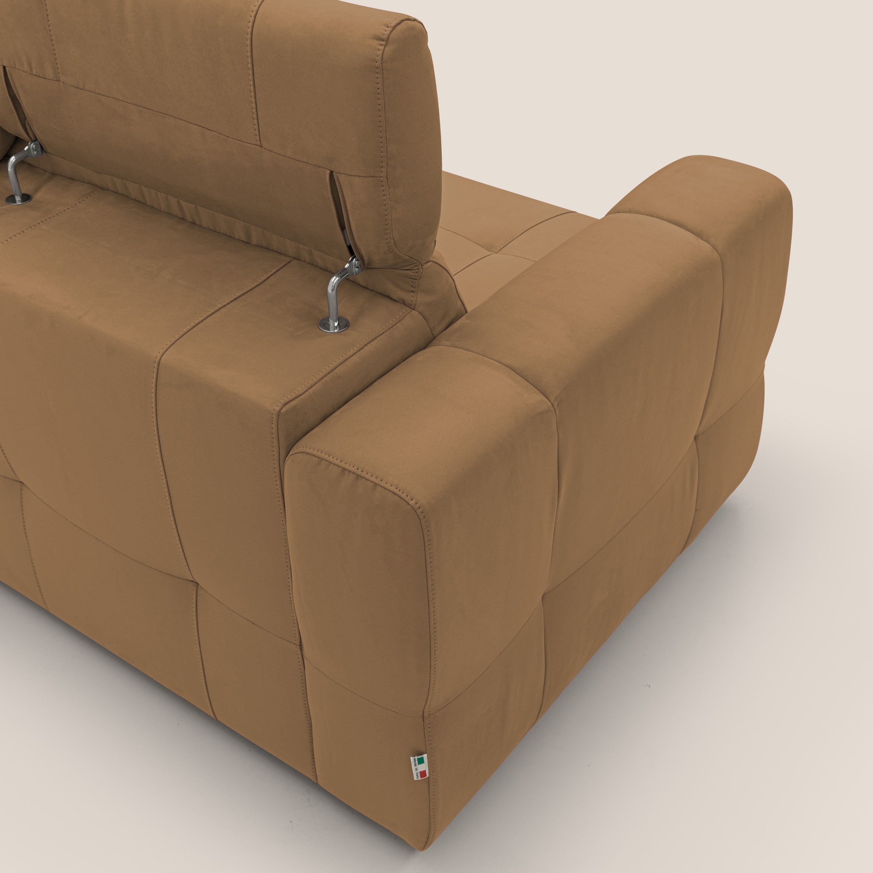 Kronos Divano angolare con pouf estraibile e penisola contenitore in microfibra impermeabile T11 cuoio - divani.store