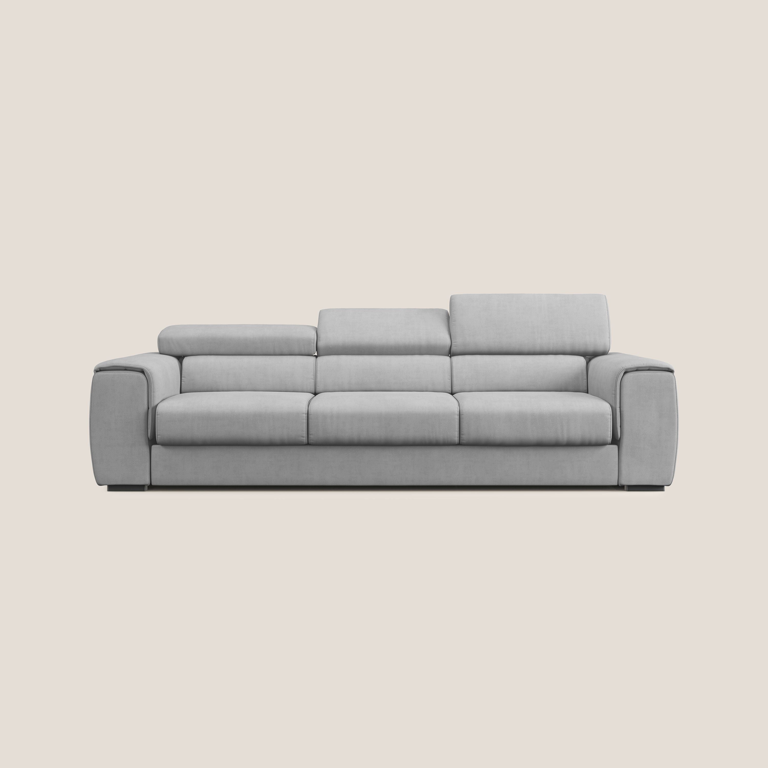 Zeno Divano con pouf estraibile poggiapiedi a 3 sedute in tessuto morbido impermeabile T02 grigio chiaro - divani.store