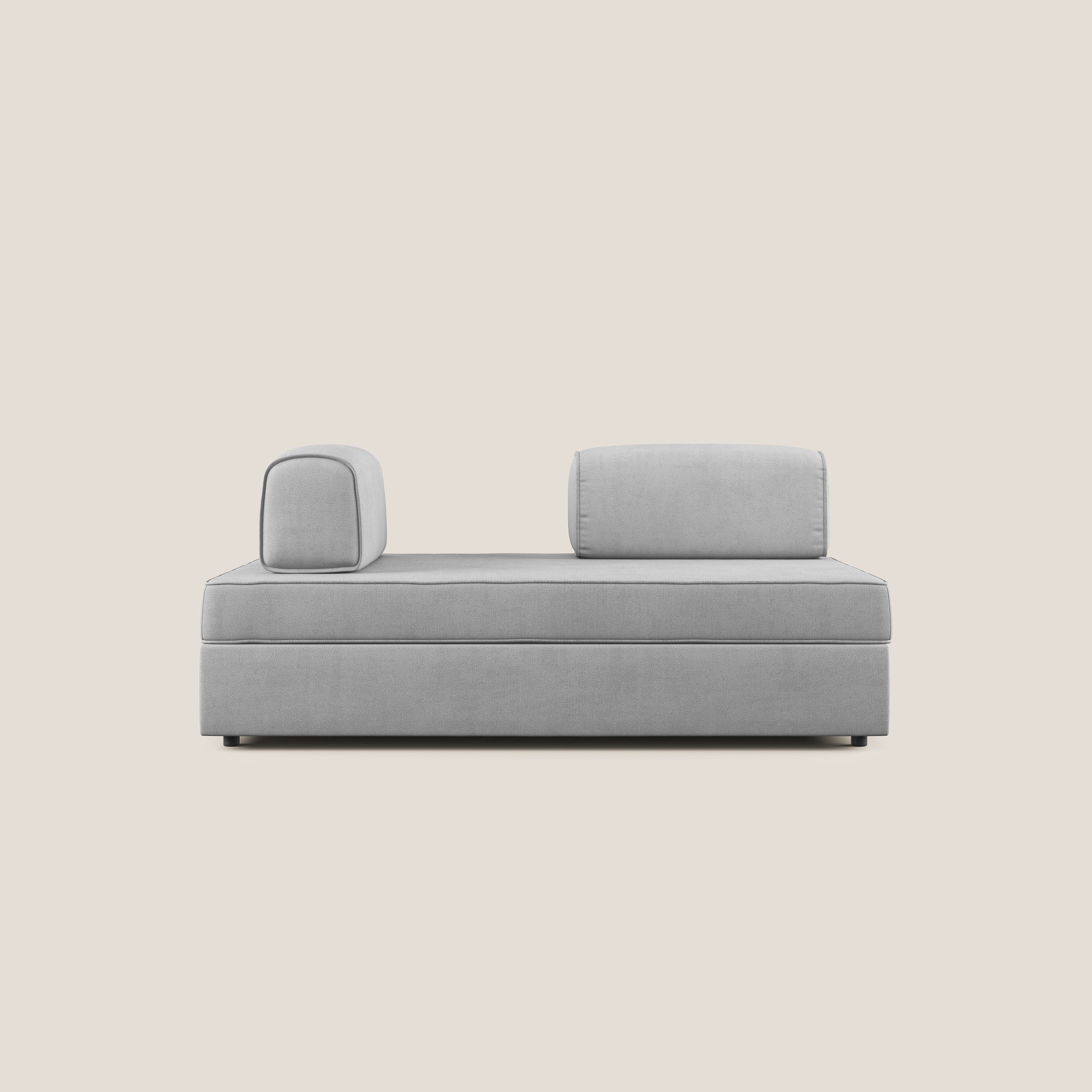 Liberty divano con pouf estraibile e schienali movibili in tessuto morbido impermeabile T02 grigio chiaro - divani.store