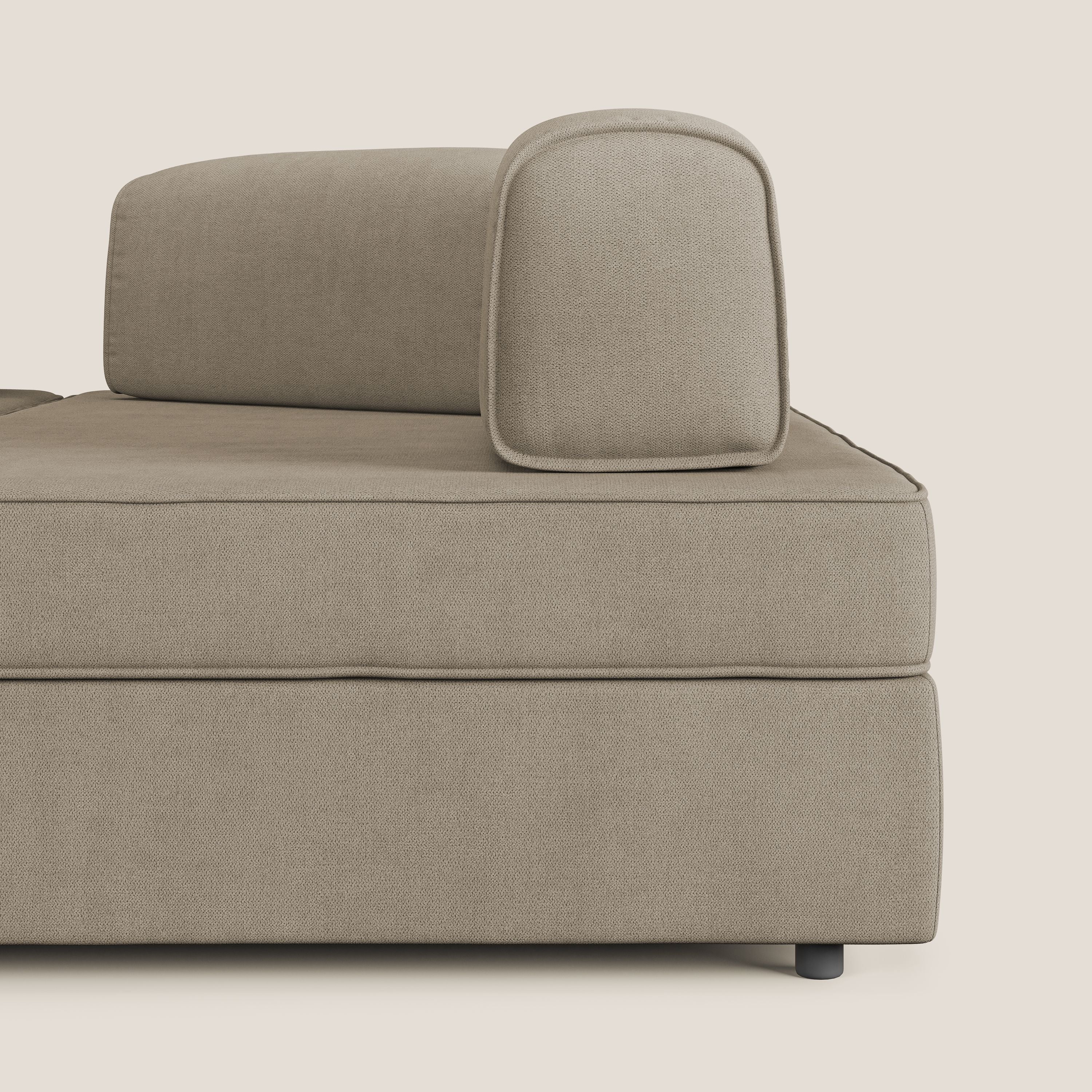 Liberty divano angolare con pouf estraibile e schienali movibili in tessuto morbido impermeabile T02 beige - divani.store