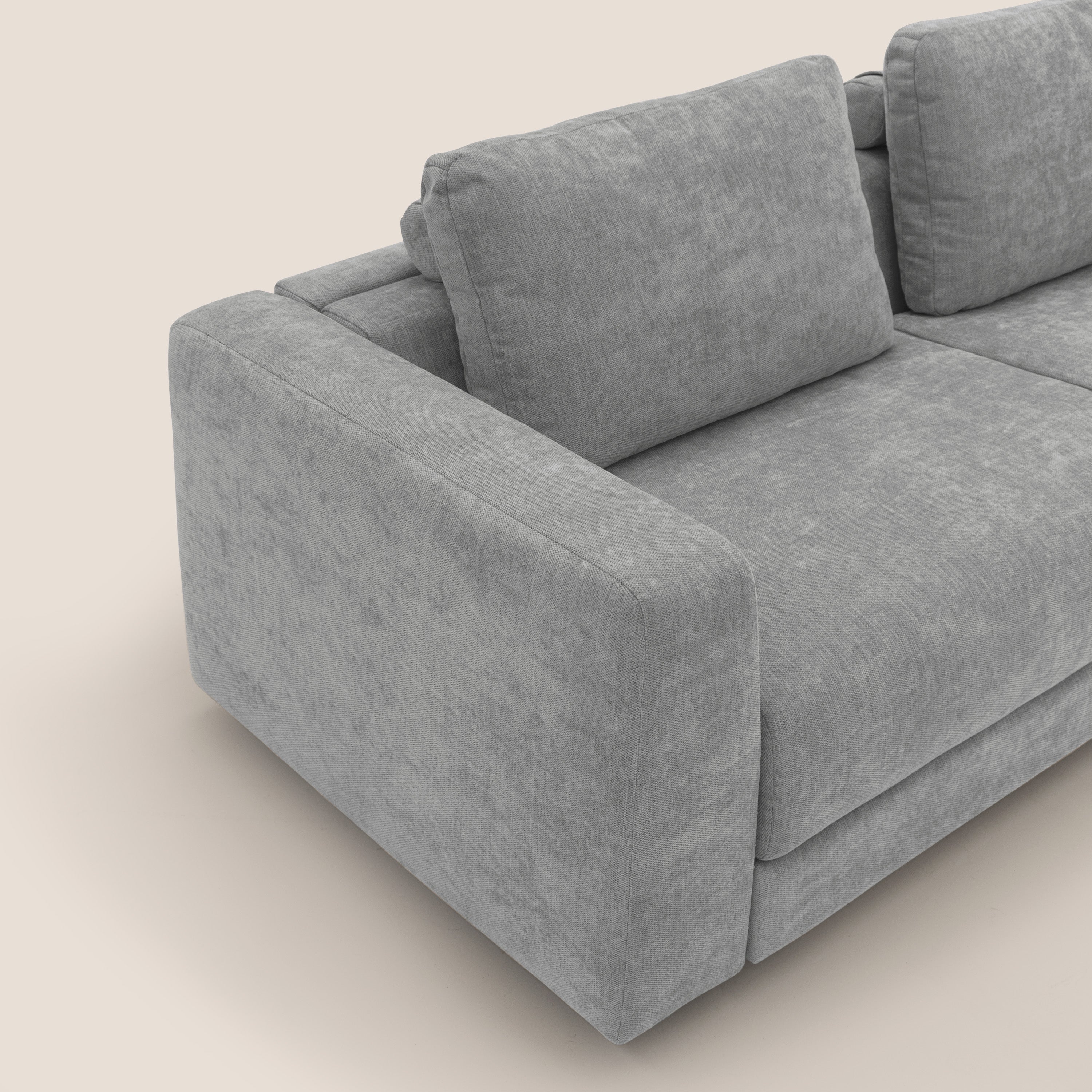 Freia Divano letto minimal materasso h15 cm con morbidi schienali in tessuto impermeabile T14 grigio chiaro - divani.store