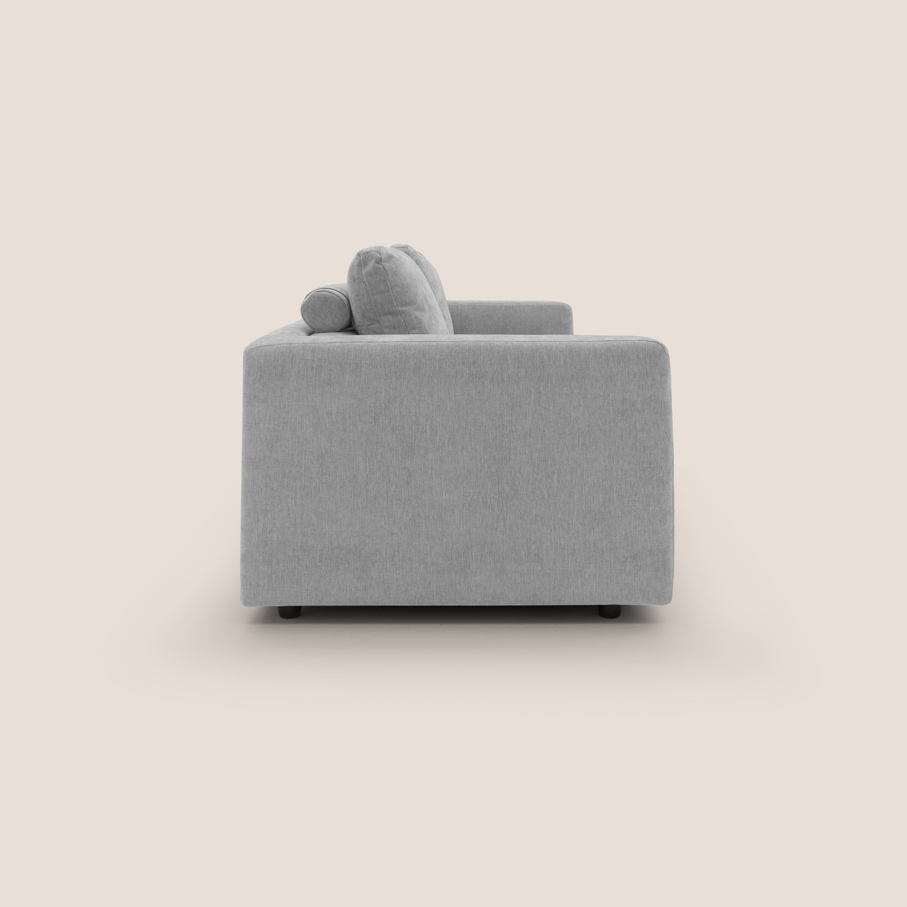 Freia Divano letto minimal materasso h15 cm con morbidi schienali in tessuto impermeabile T14 grigio chiaro - divani.store