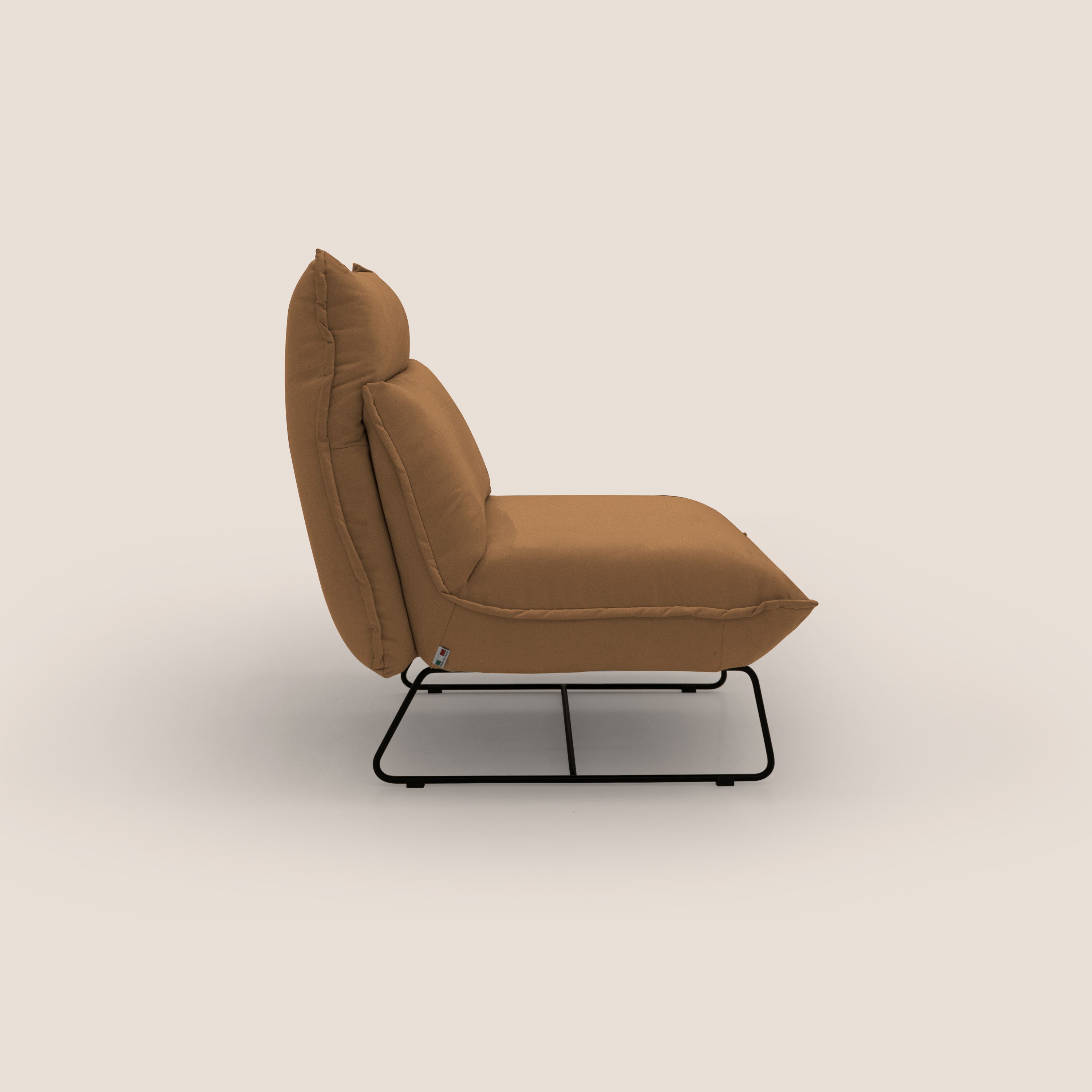 Tessa Poltroncina dal design moderno in morbida microfibra smacchiabile T11 cuoio - divani.store