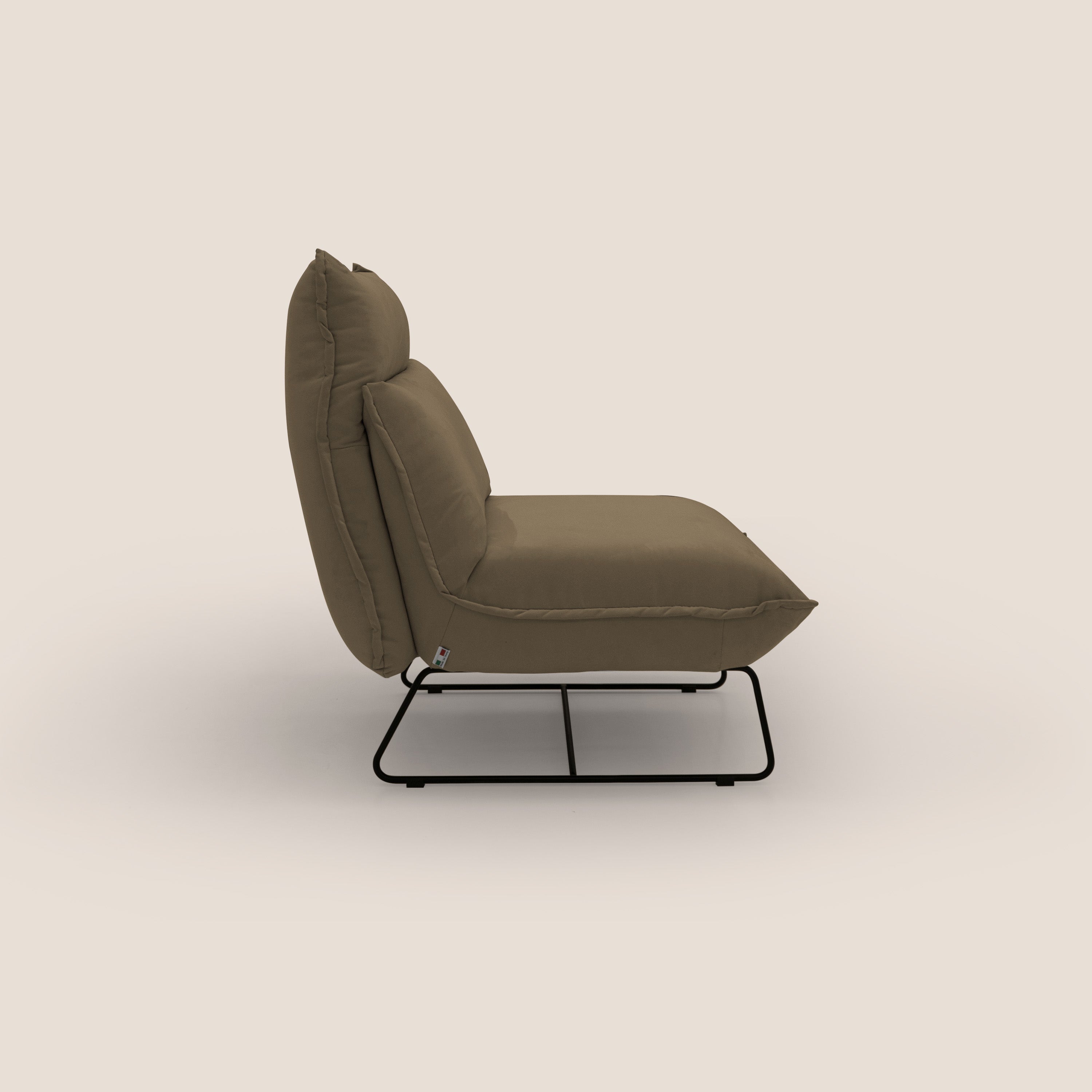 Tessa Poltroncina dal design moderno in morbida microfibra smacchiabile T11 marrone - divani.store