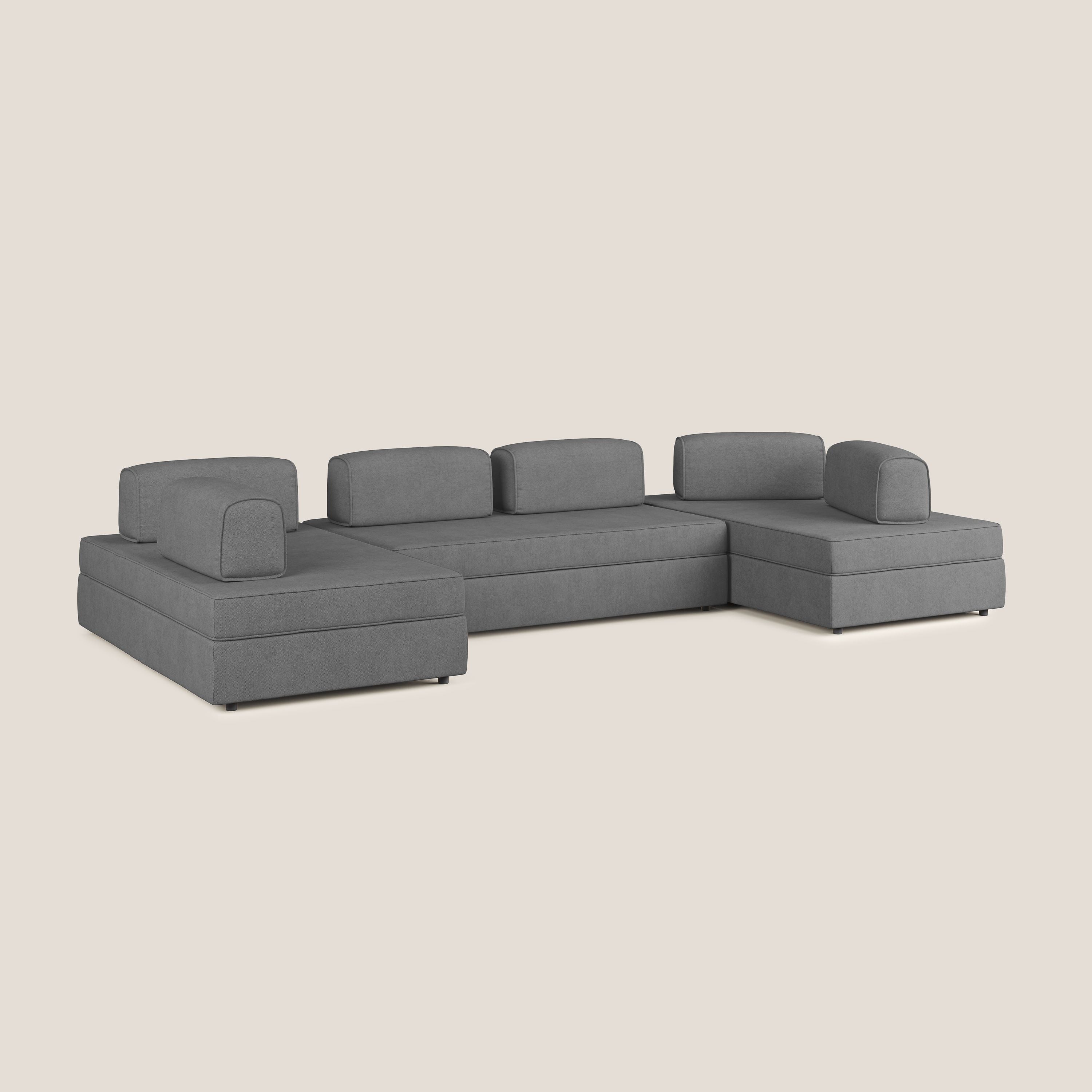 Liberty divano panoramico con pouf estraibile e schienali movibili in tessuto morbido impermeabile T02 grigio - divani.store