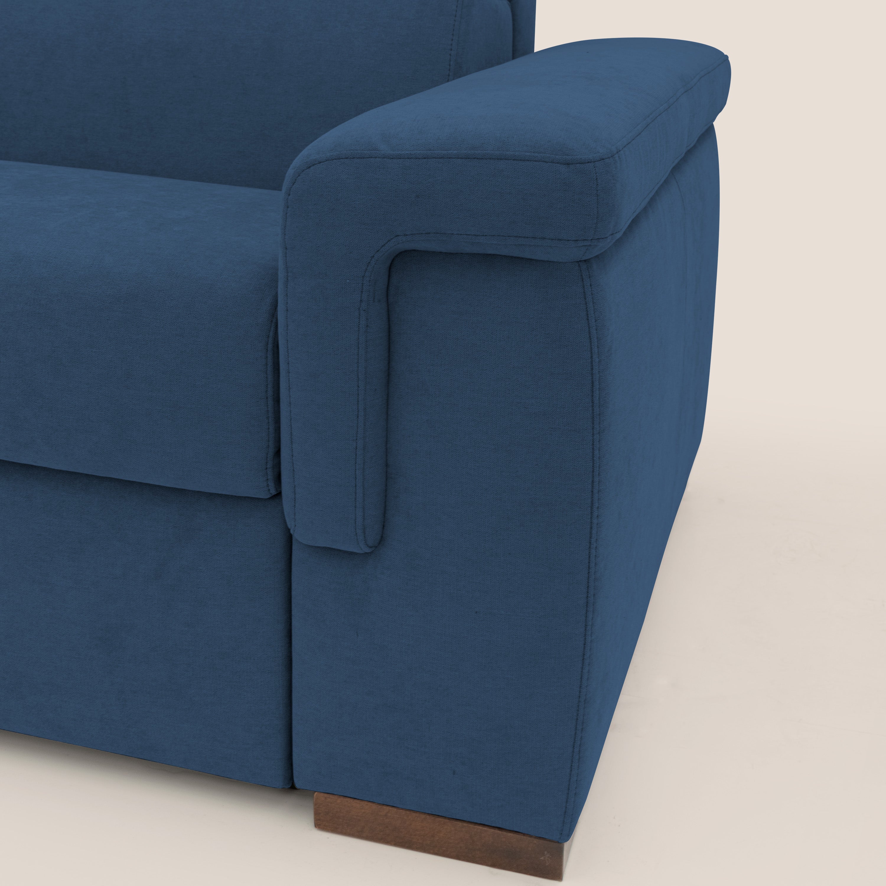 Giunone divano letto con materasso alto 18 cm e poggiatesta reclinabili in tessuto impermeabile T02 blu - divani.store