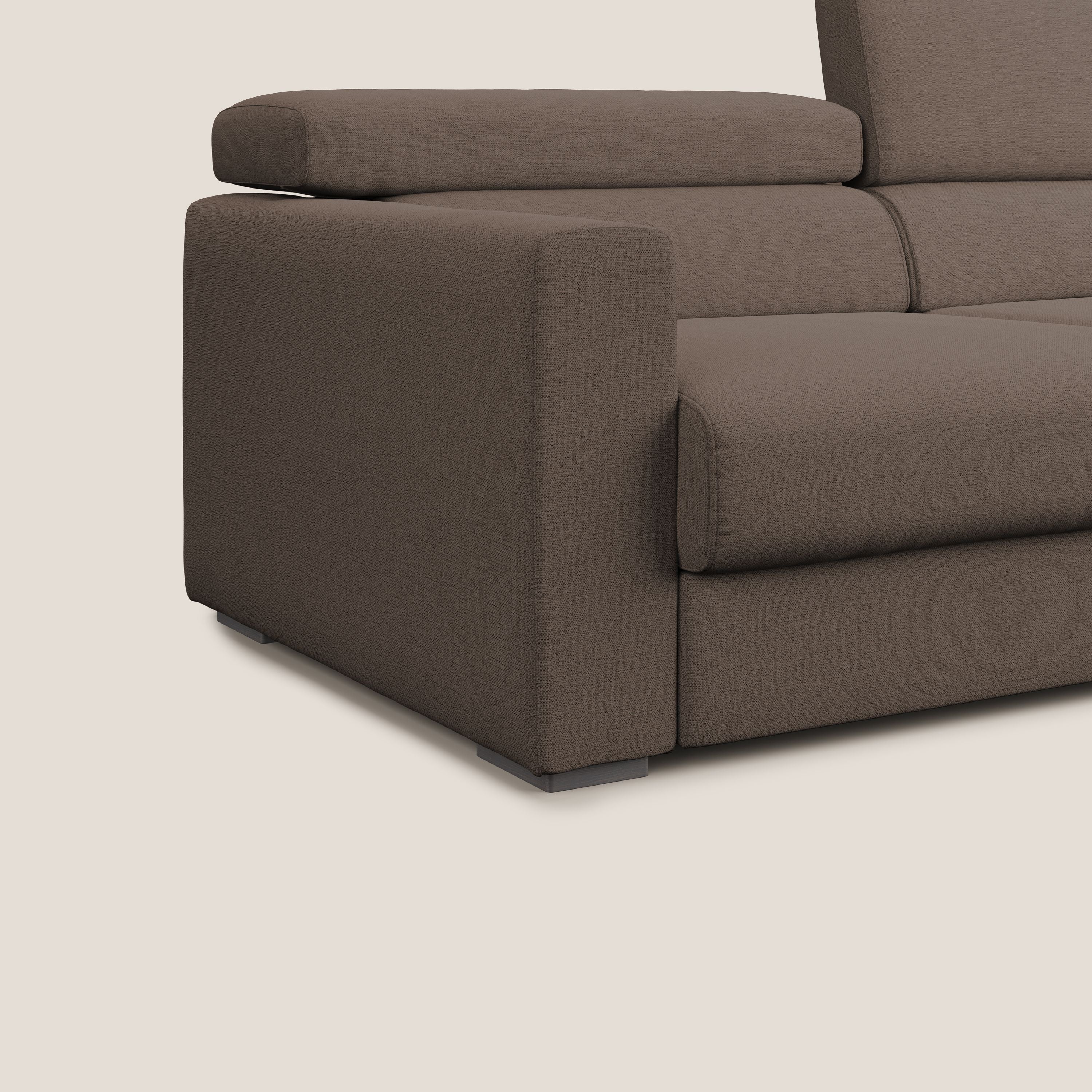 Dylan divano allungabile con pouf estraibile poggiapiedi in tessuto fiammato simil cotone impermeabile T19 marrone - divani.store