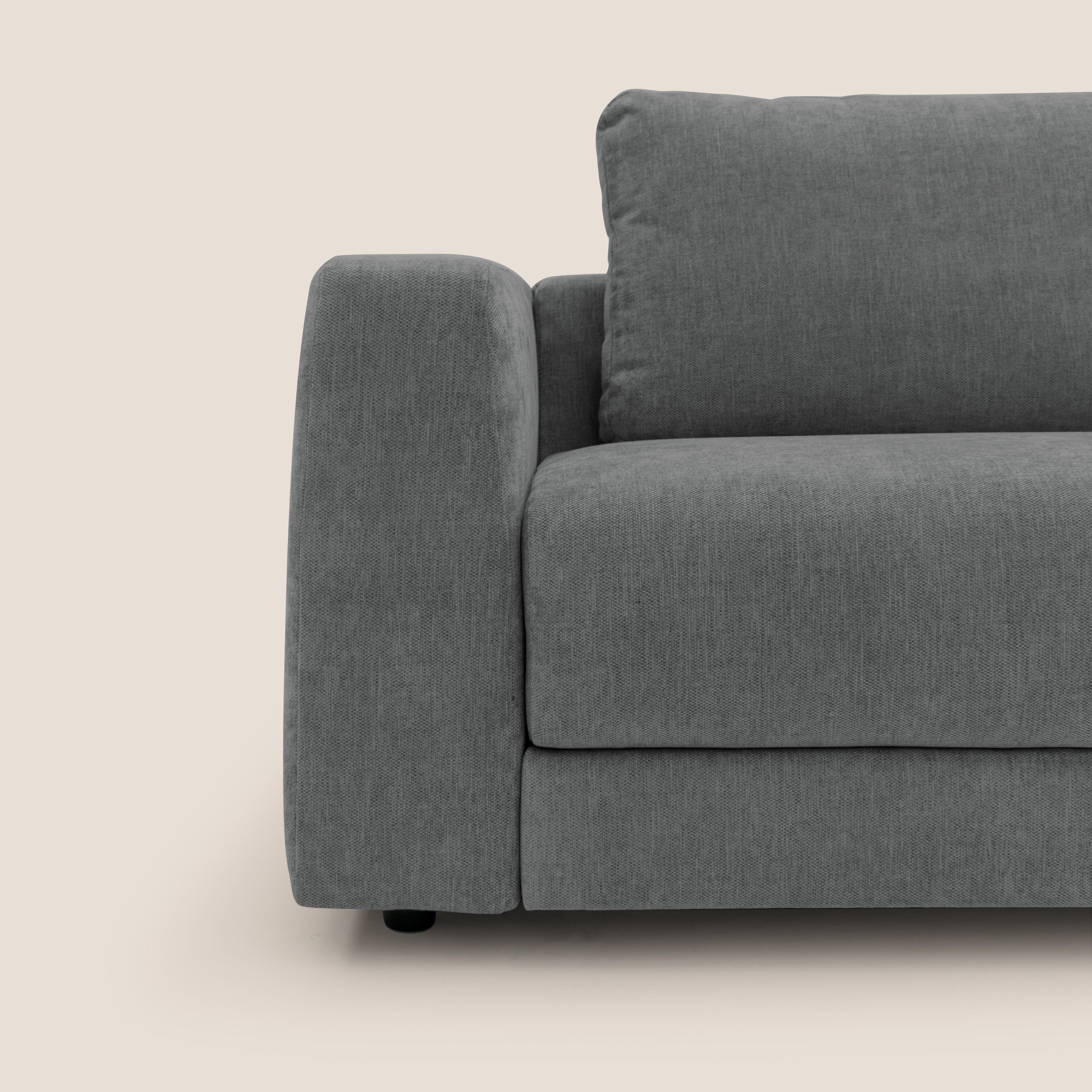 Freia Divano letto minimal materasso h15 cm con morbidi schienali in tessuto impermeabile T14 grigio - divani.store