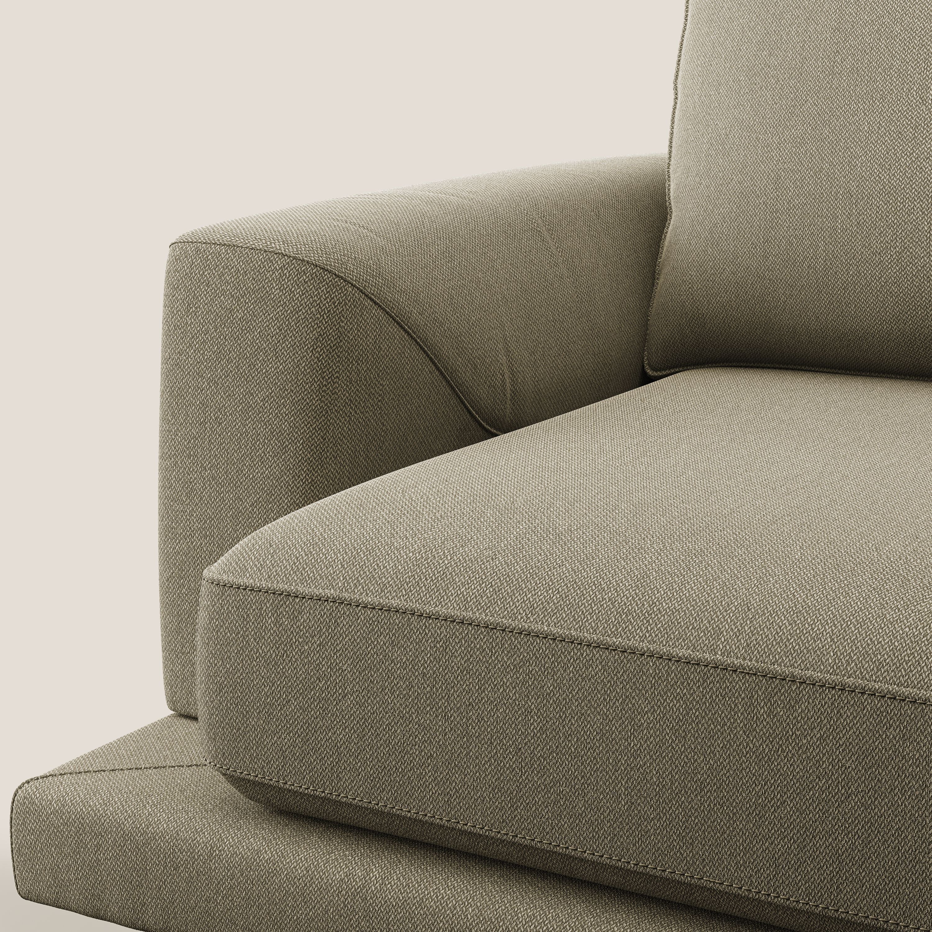 Dorian poltrona moderna in tessuto smacchiabile T05 cammello - divani.store