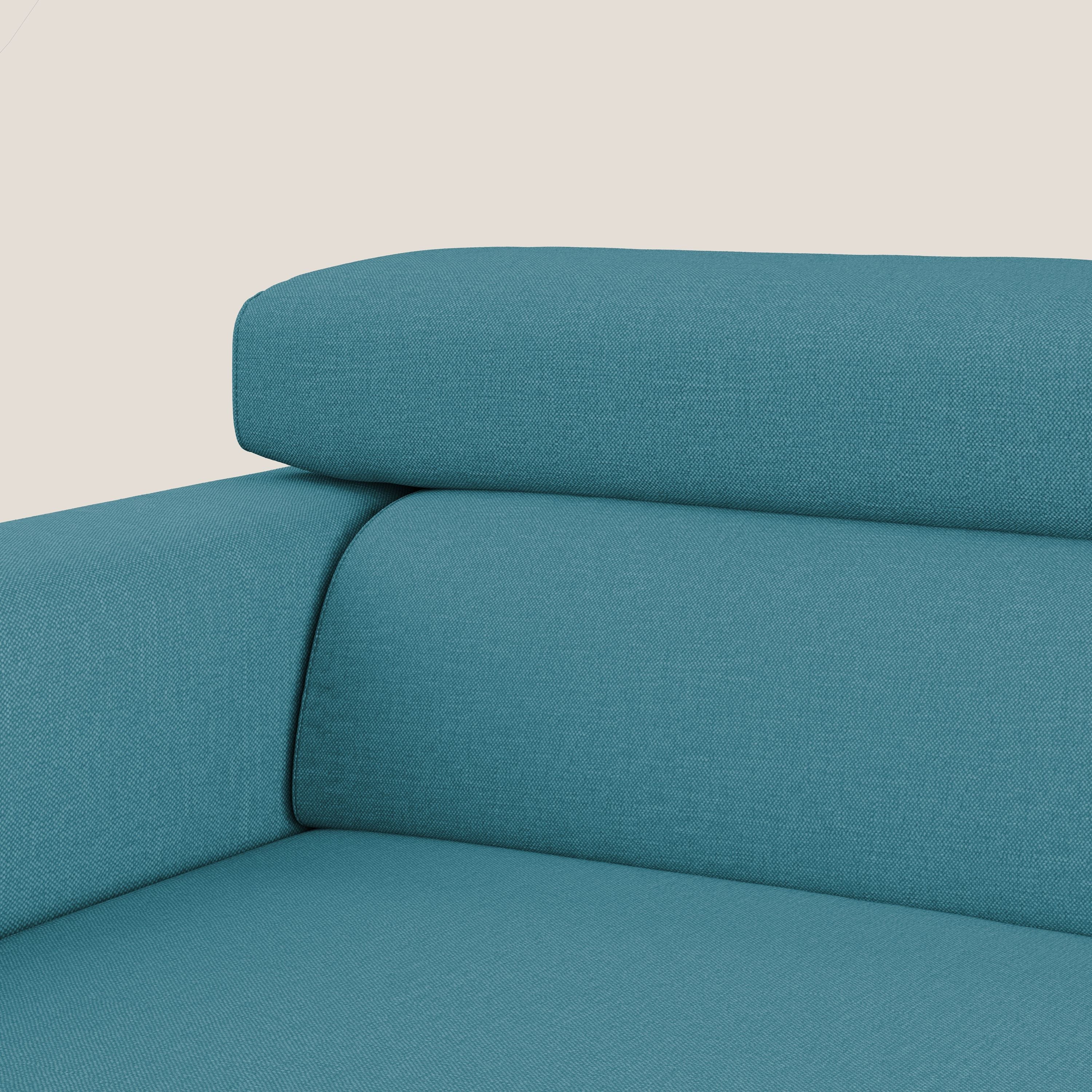 Dylan divano allungabile con pouf estraibile poggiapiedi in tessuto simil cotone impermeabile T13 azzurro - divani.store