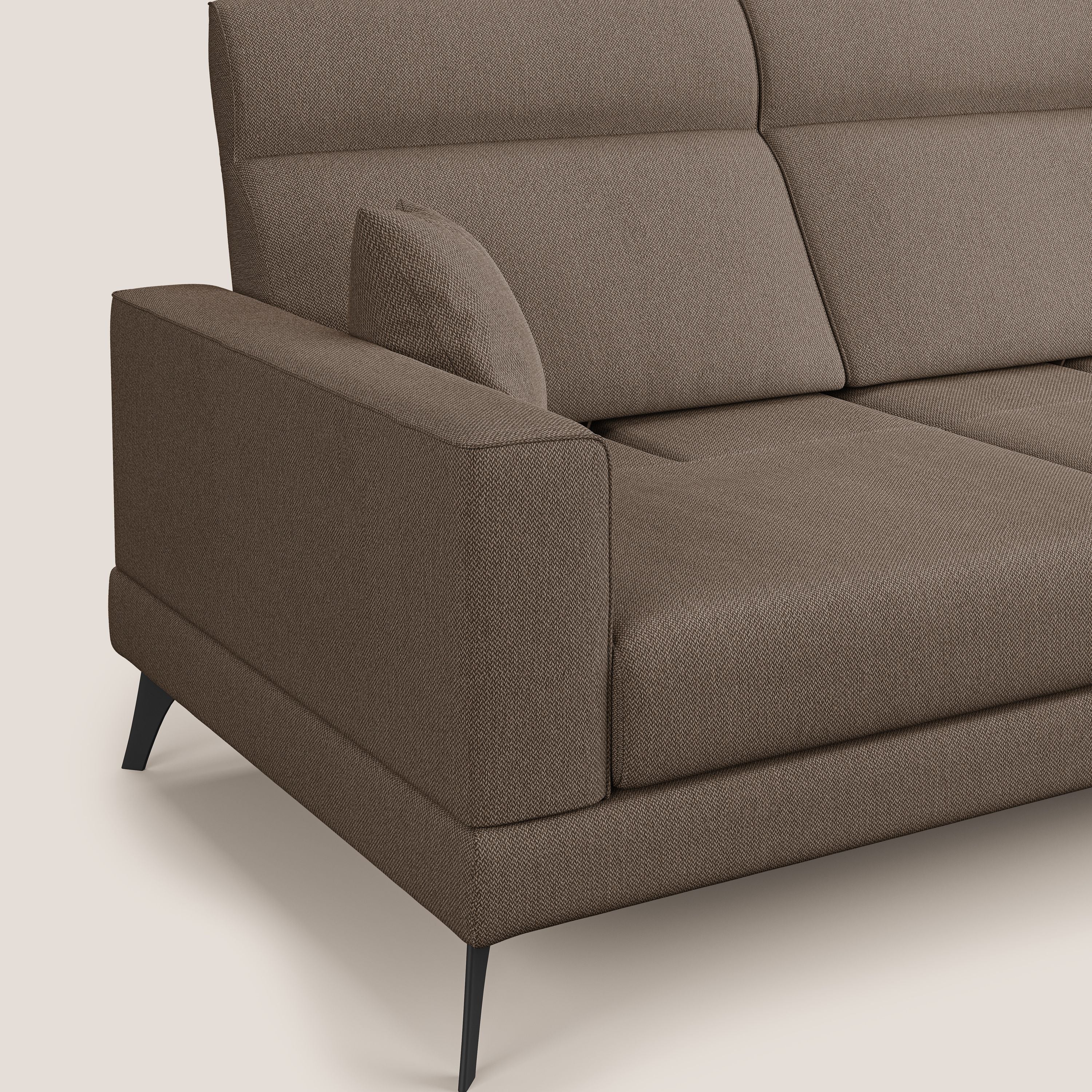 Slide Divano angolare con schienali traslanti e poggiatesta regolabili in tessuto smacchiabile T05 marrone - divani.store