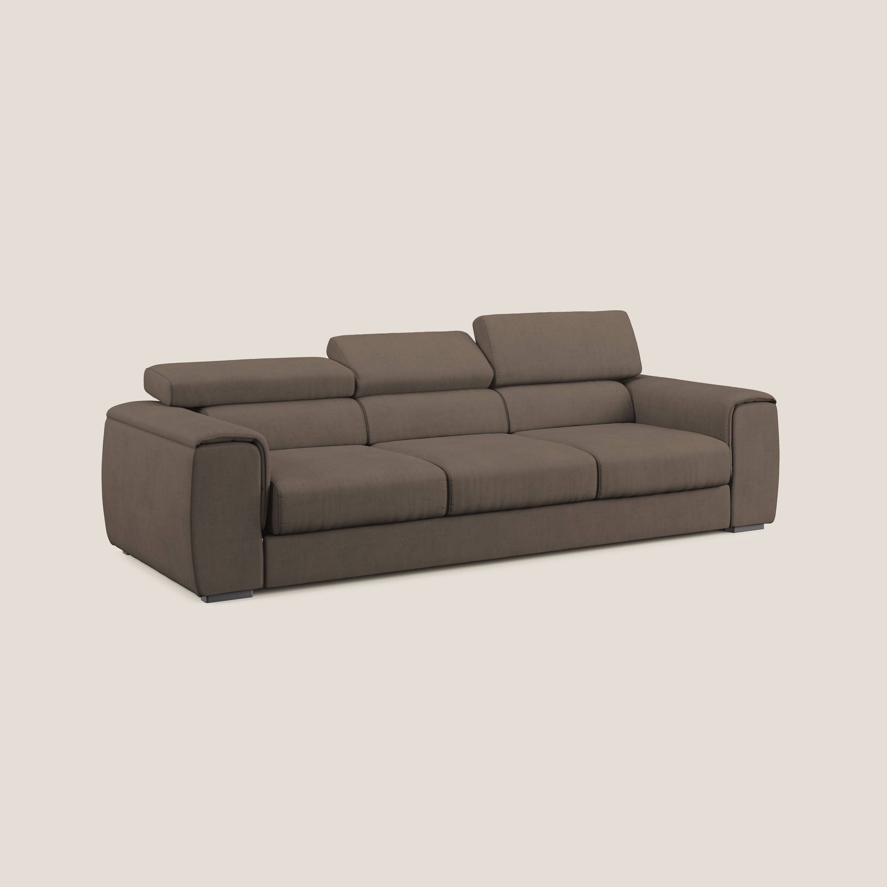 Zeno Divano con pouf estraibile poggiapiedi a 3 sedute in tessuto morbido impermeabile T02 marrone - divani.store