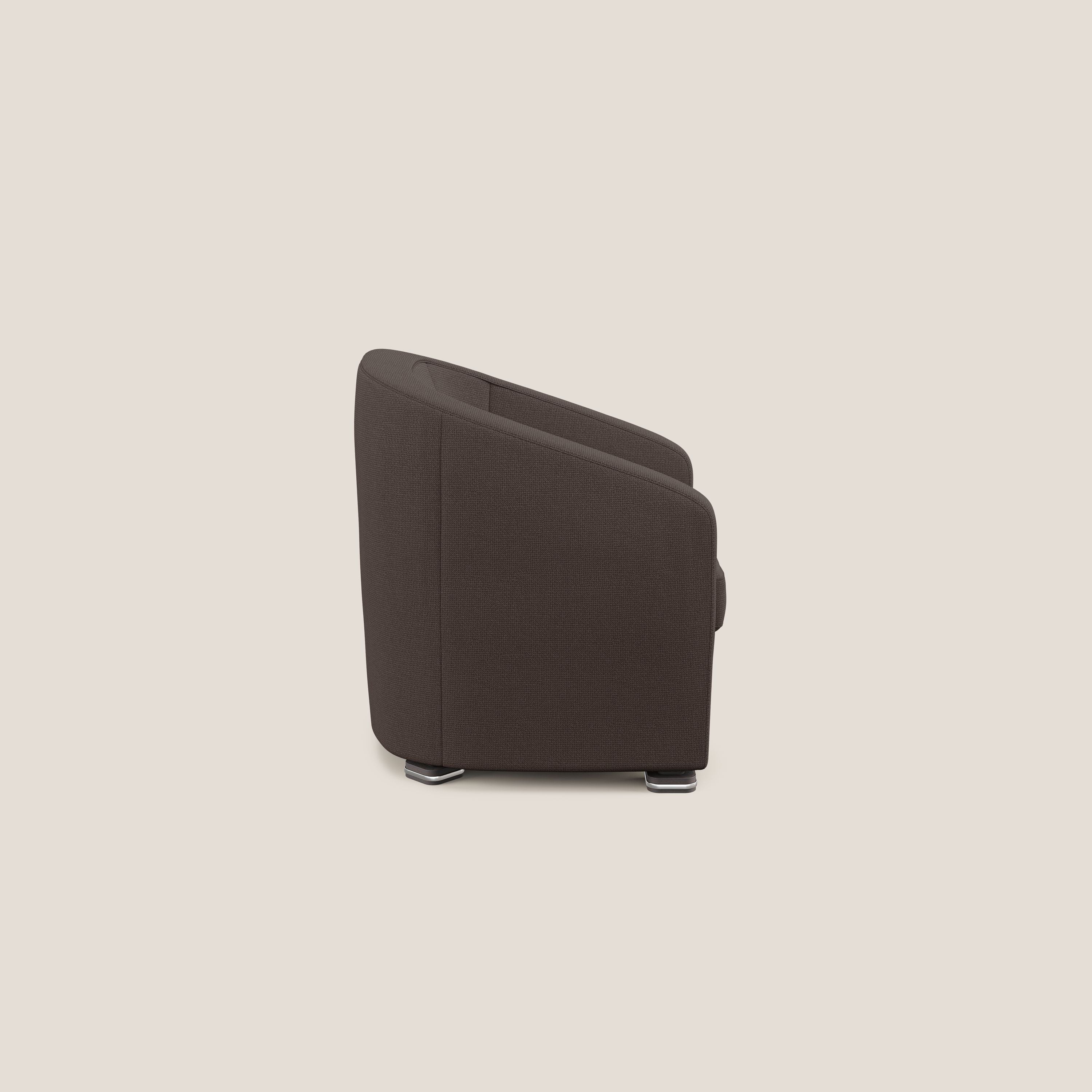 Cloe Poltroncina in tessuto smacchiabile con acqua QuickClean T08 marrone - divani.store