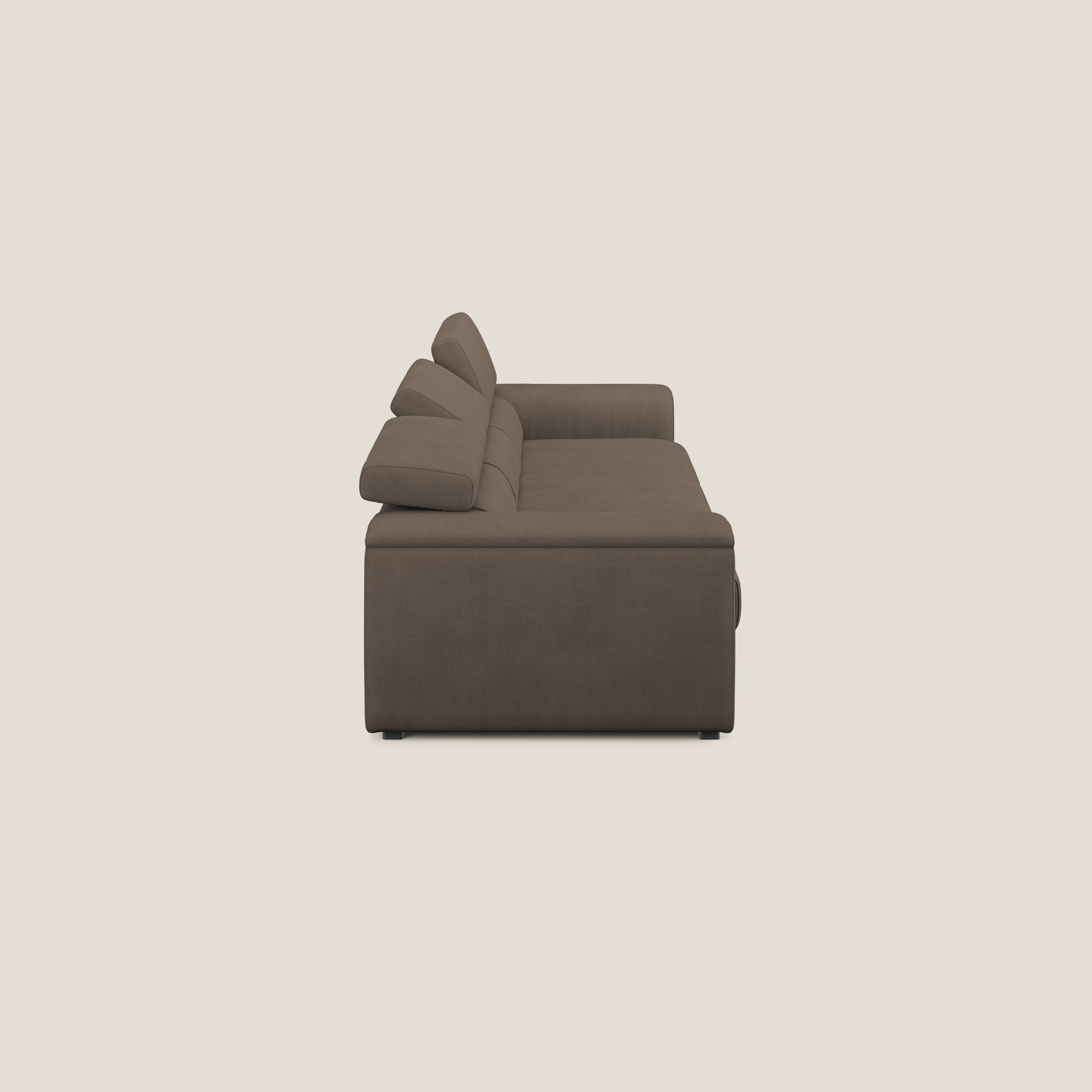 Zeno Divano con pouf estraibile poggiapiedi a 3 sedute in tessuto morbido impermeabile T02 marrone - divani.store
