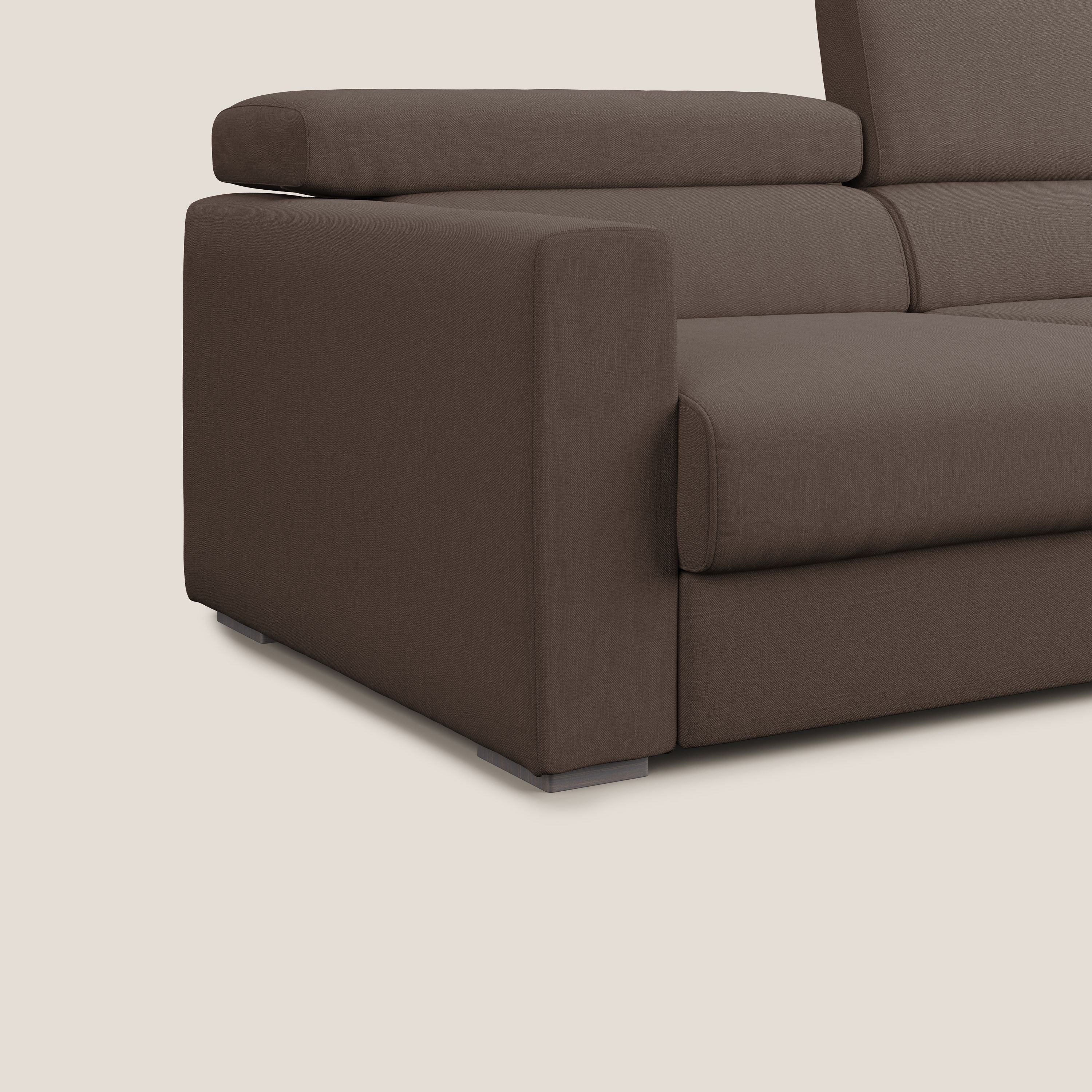 Dylan divano allungabile con pouf estraibile poggiapiedi in tessuto simil cotone impermeabile T13 marrone - divani.store