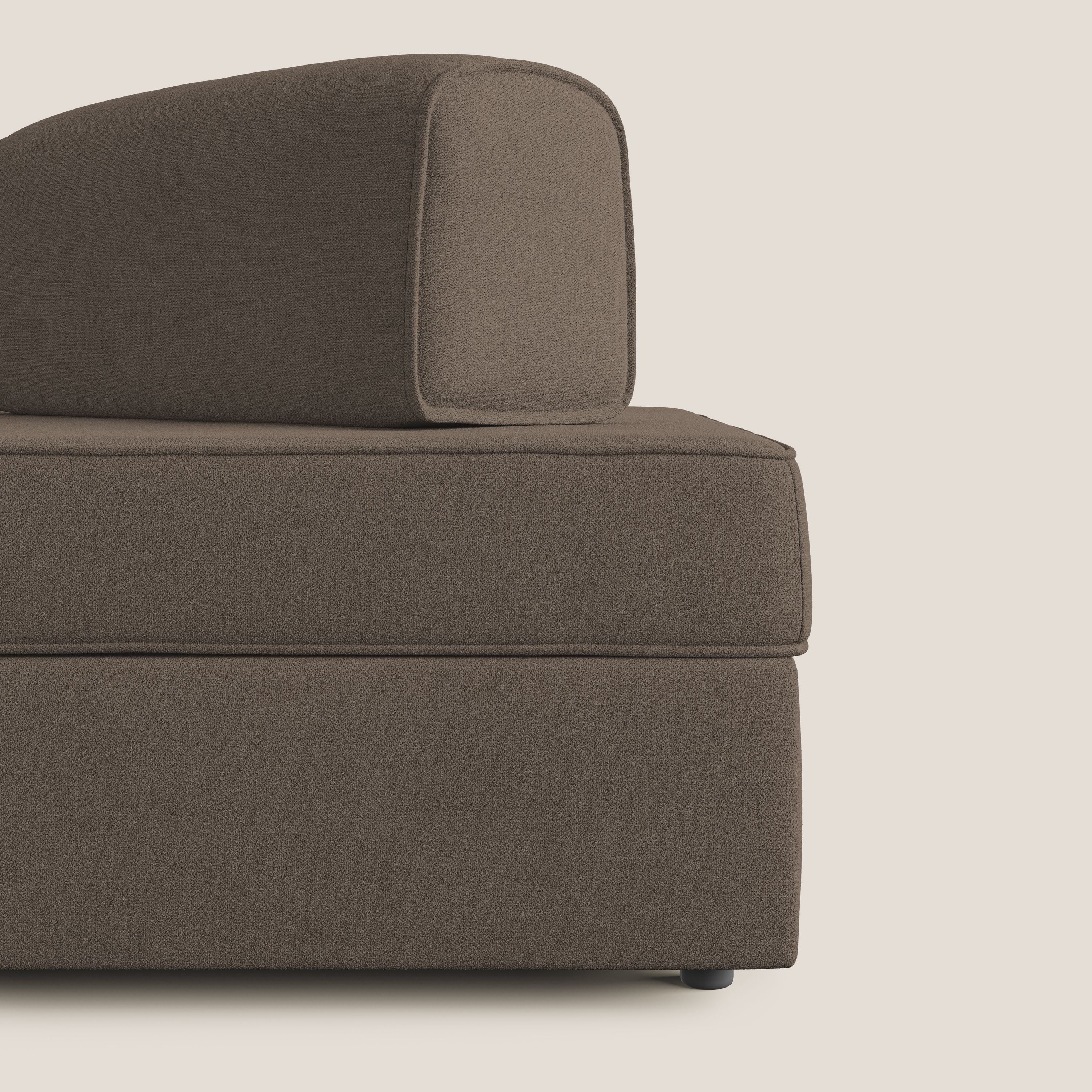 Liberty divano con pouf estraibile e schienali movibili in tessuto morbido impermeabile T02 marrone - divani.store