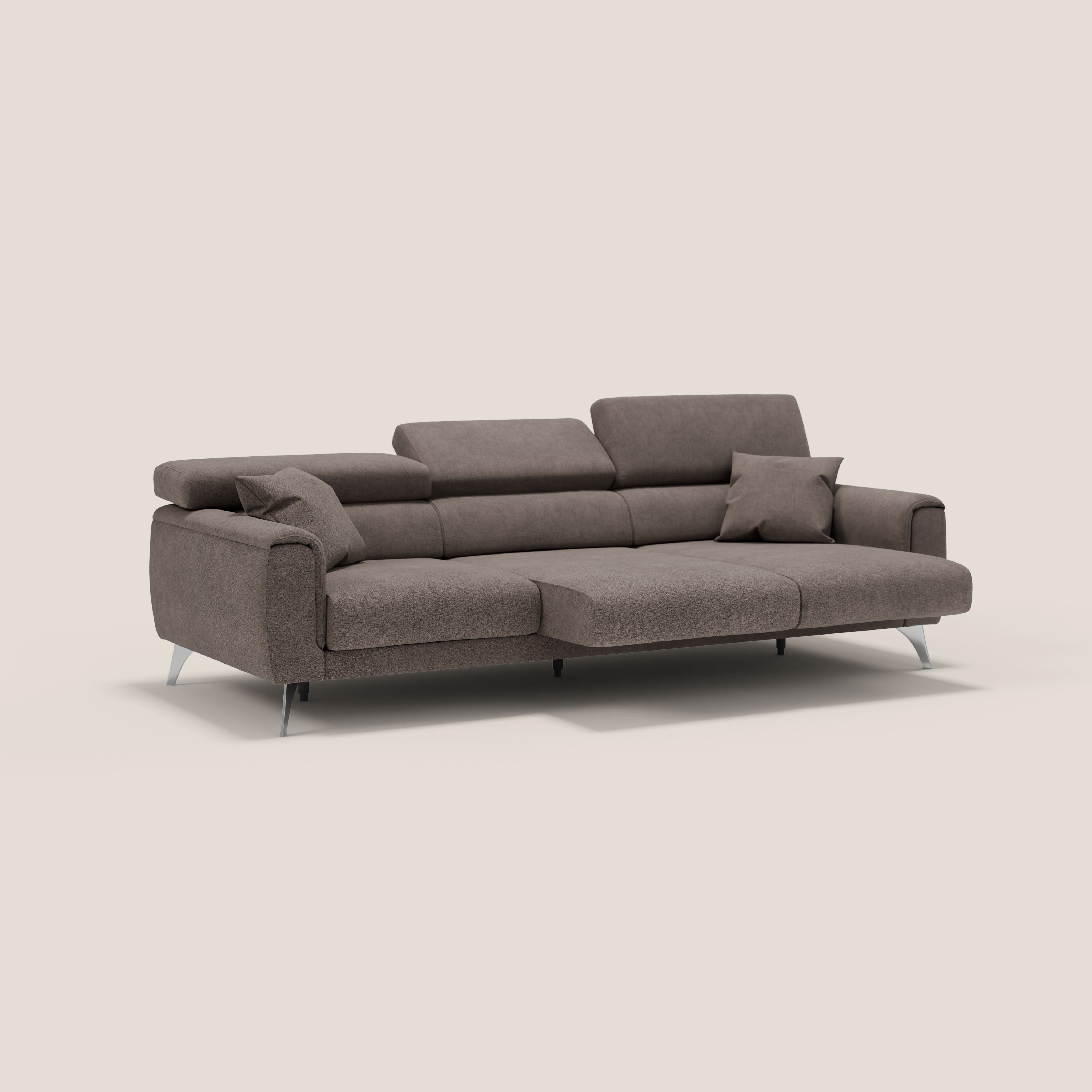 Caravaggio divano con 3 sedute allungabili indipendenti e poggiatesta reclinabili in tessuto impermeabile T02 marrone - divani.store