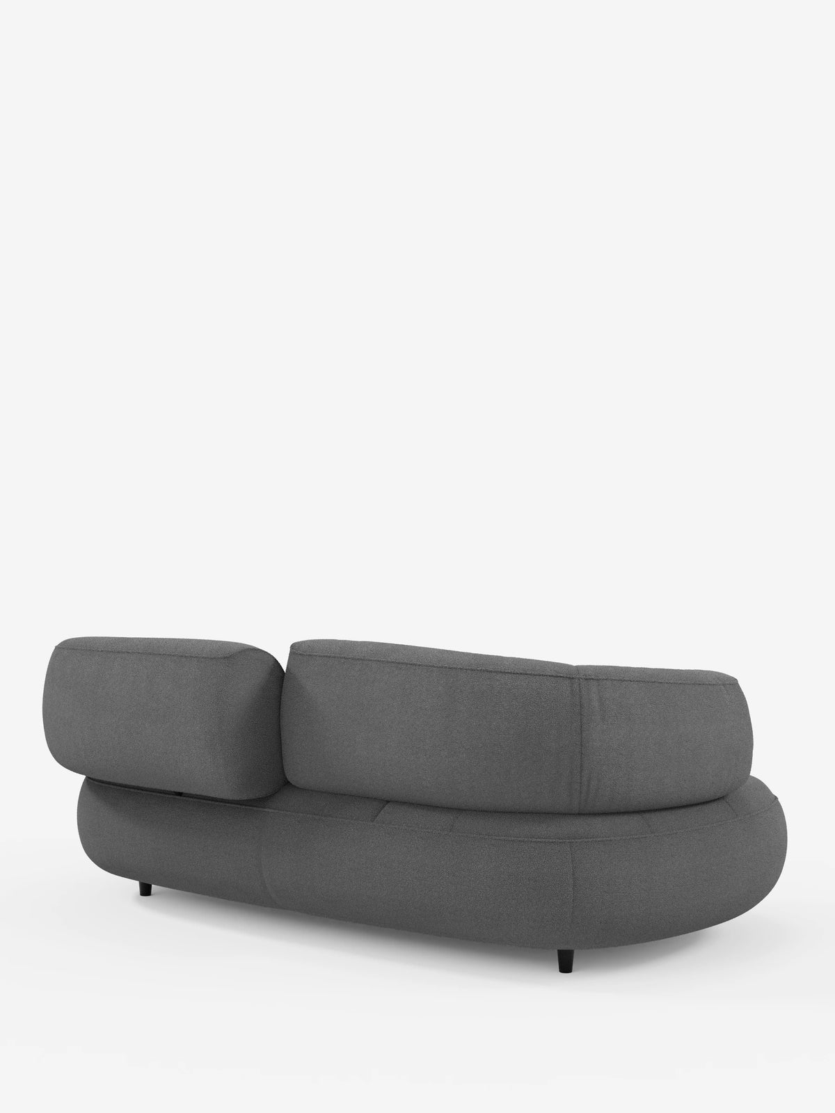 Il divano Curvato a fagiolo a 3 posti con schienali traslanti in morbido tessuto effetto cotone smacchiabile T33 è un divano a tre posti di colore grigio antracite, dalla forma a fagiolo, visto da dietro, con due cuscini dello schienale e gambe corte di colore scuro.